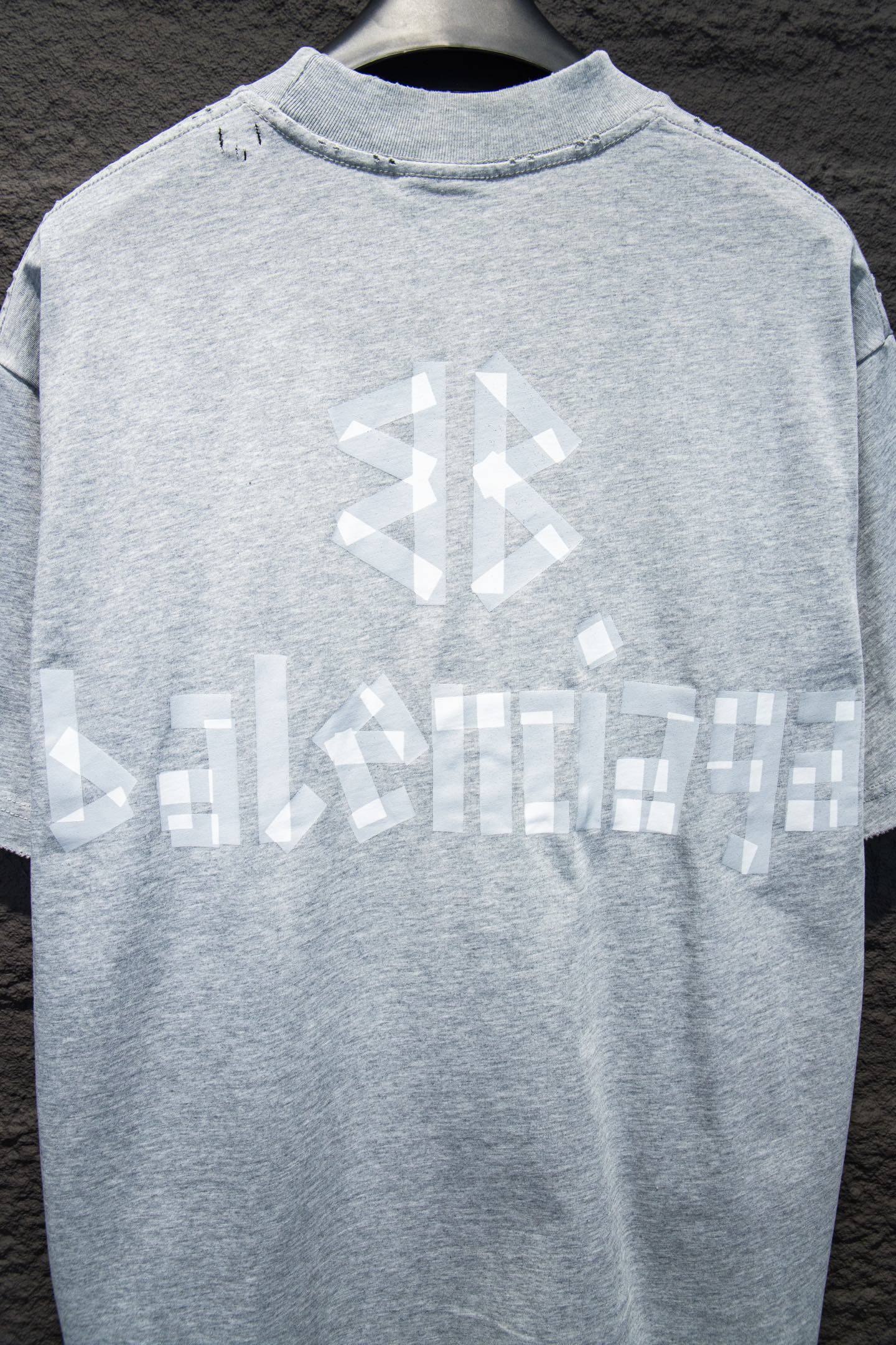 
Balenciaga.25SS
⚠️抢购ZP开发定染面料色.破洞.印花.水洗.做旧.版型.

采用32