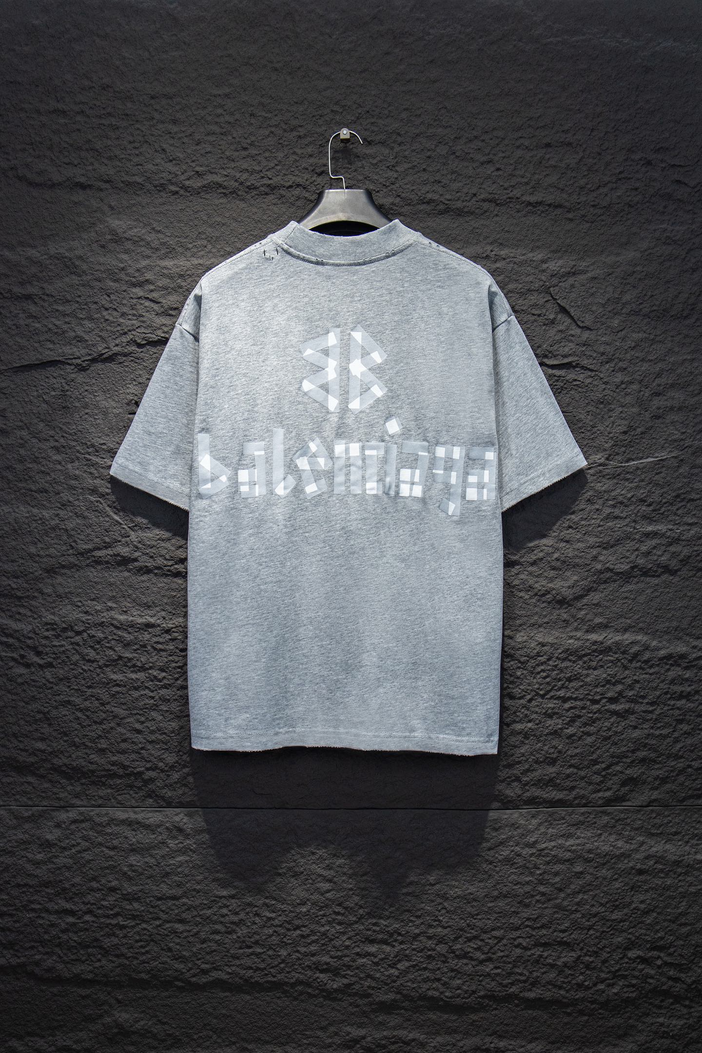 
Balenciaga.25SS
⚠️抢购ZP开发定染面料色.破洞.印花.水洗.做旧.版型.

采用32