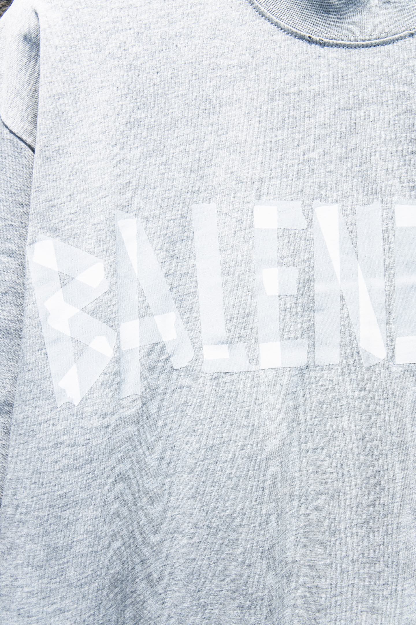 
Balenciaga.25SS
⚠️抢购ZP开发定染面料色.破洞.印花.水洗.做旧.版型.

采用32
