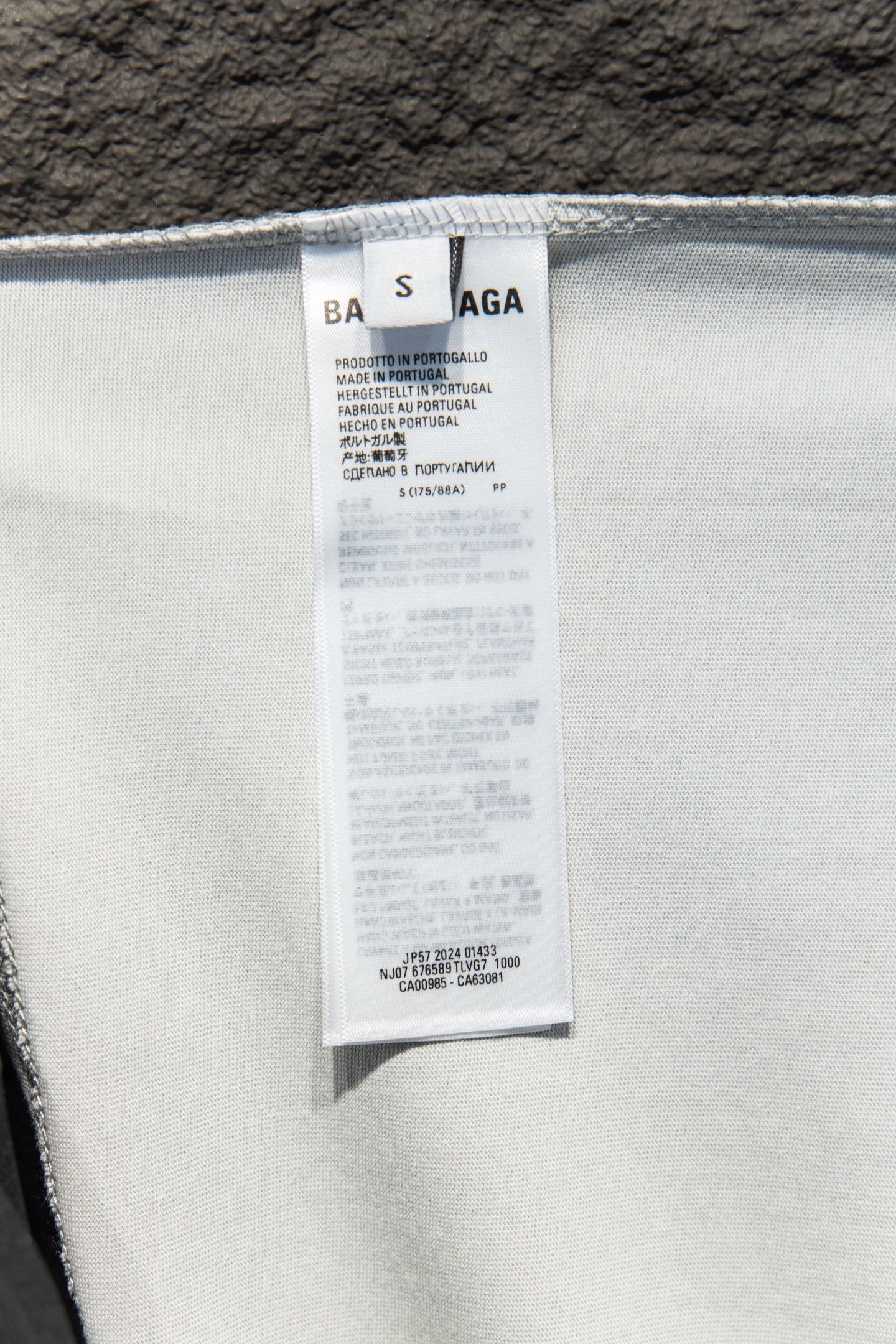BALENCI*GA 破洞印花短袖T•25ss
⚠️ZP开发定织定染面料、颜色 印花、版型。
采