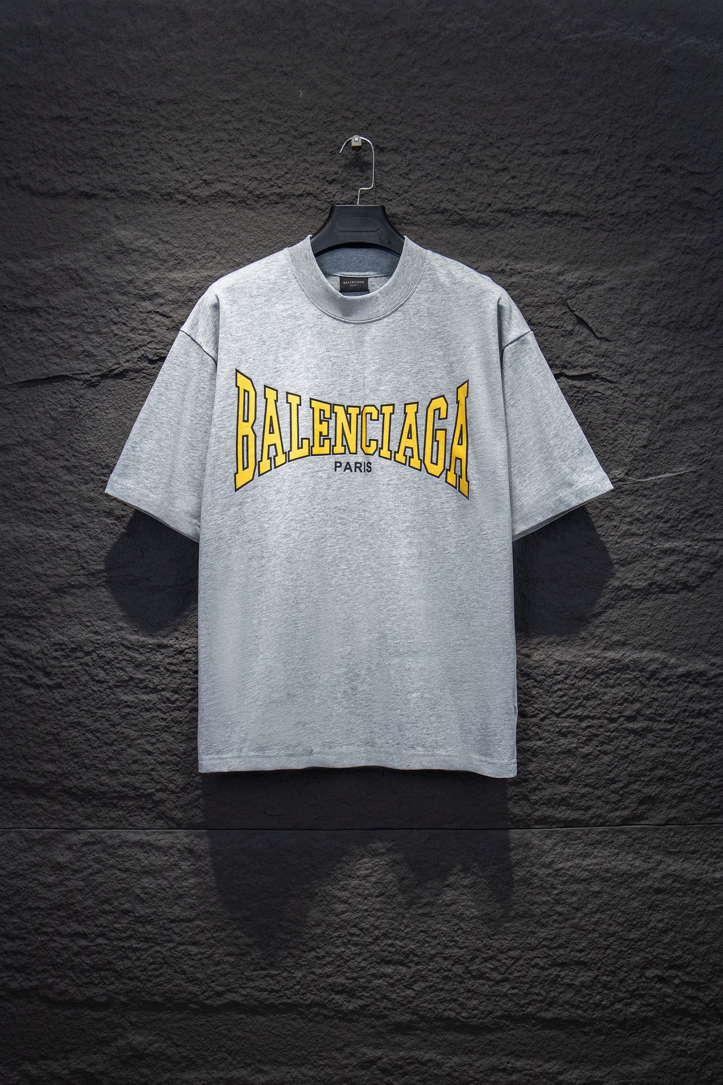

BALENCI*GA 拉胶裂纹短袖T•25ss

⚠️ZP开发定织定染面料、颜色 印花、版型。

采