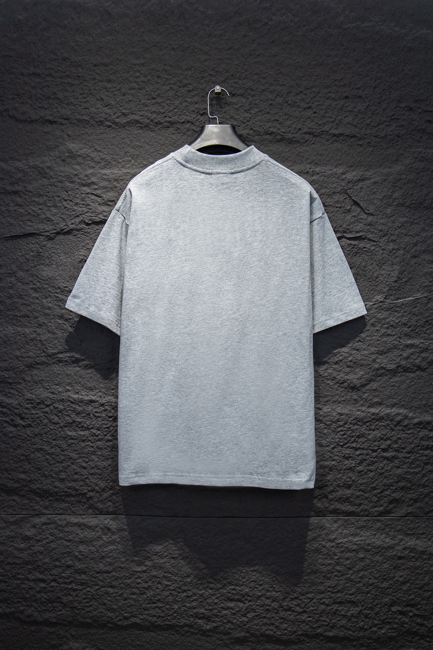 

BALENCI*GA 拉胶裂纹短袖T•25ss

⚠️ZP开发定织定染面料、颜色 印花、版型。

采