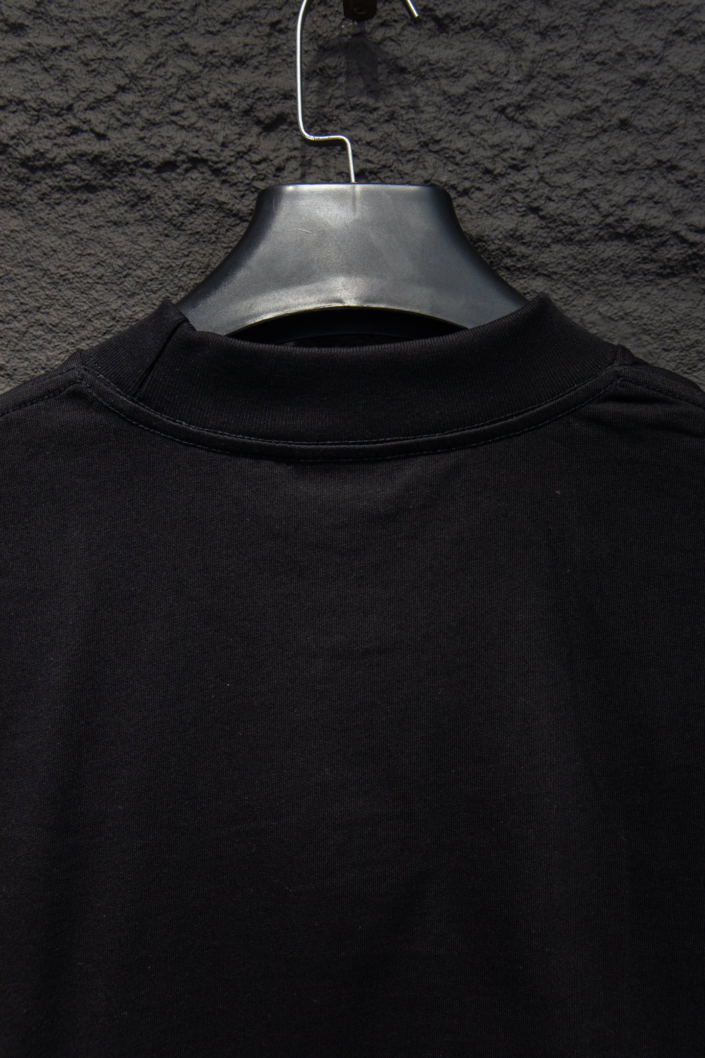 

BALENCI*GA 拉胶裂纹短袖T•25ss

⚠️ZP开发定织定染面料、颜色 印花、版型。

采