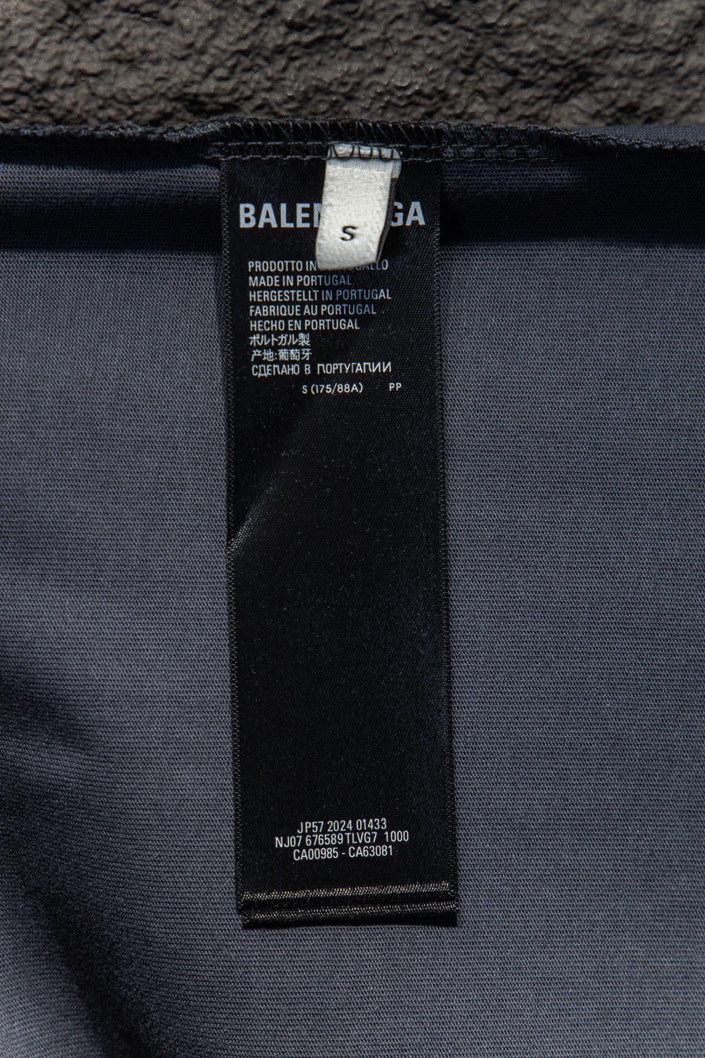 BALENCI*GA 联名可乐短袖T•25ss
⚠️ZP开发定织定染面料、颜色 印花、版型。
采