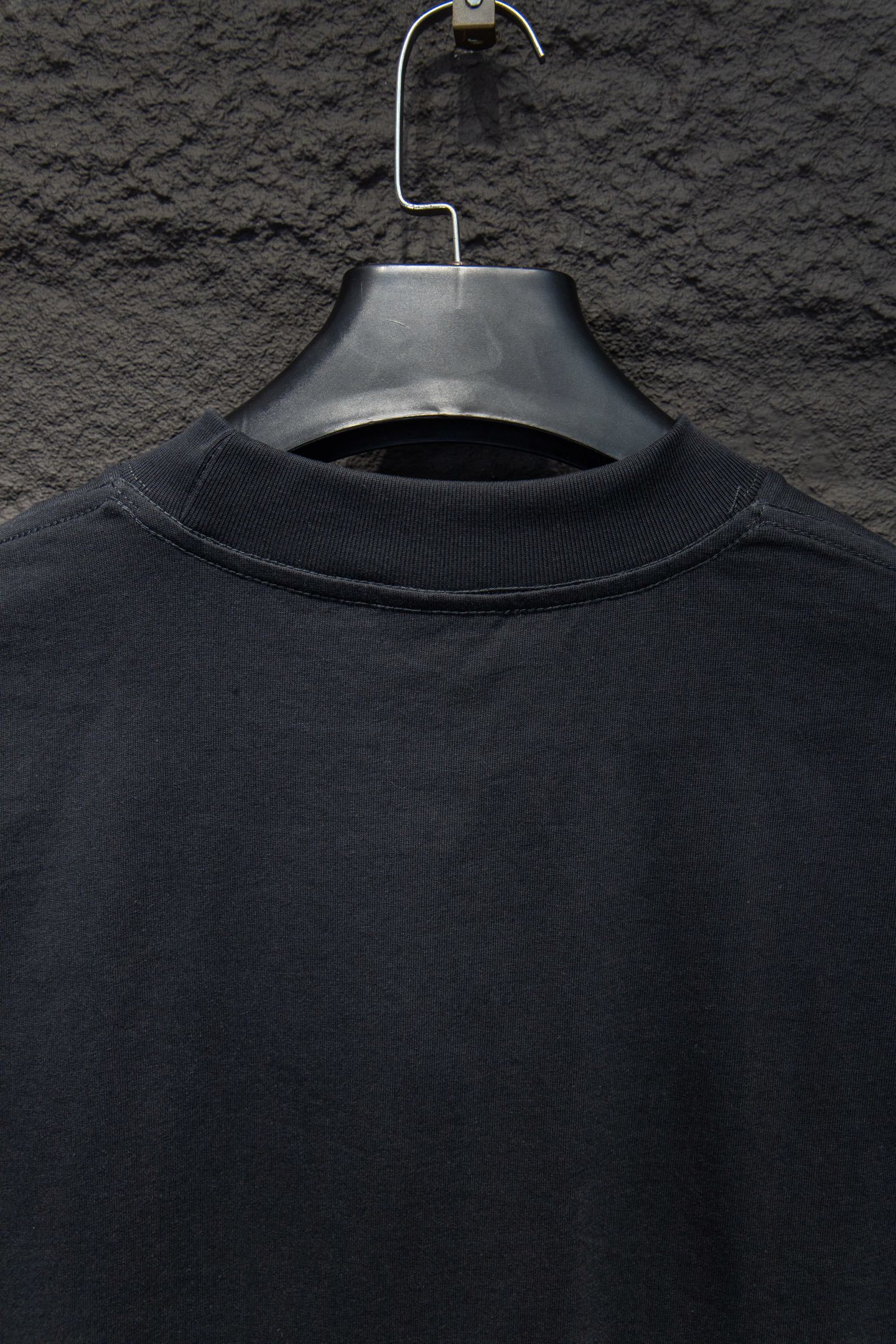 BALENCI*GA 联名可乐短袖T•25ss
⚠️ZP开发定织定染面料、颜色 印花、版型。
采