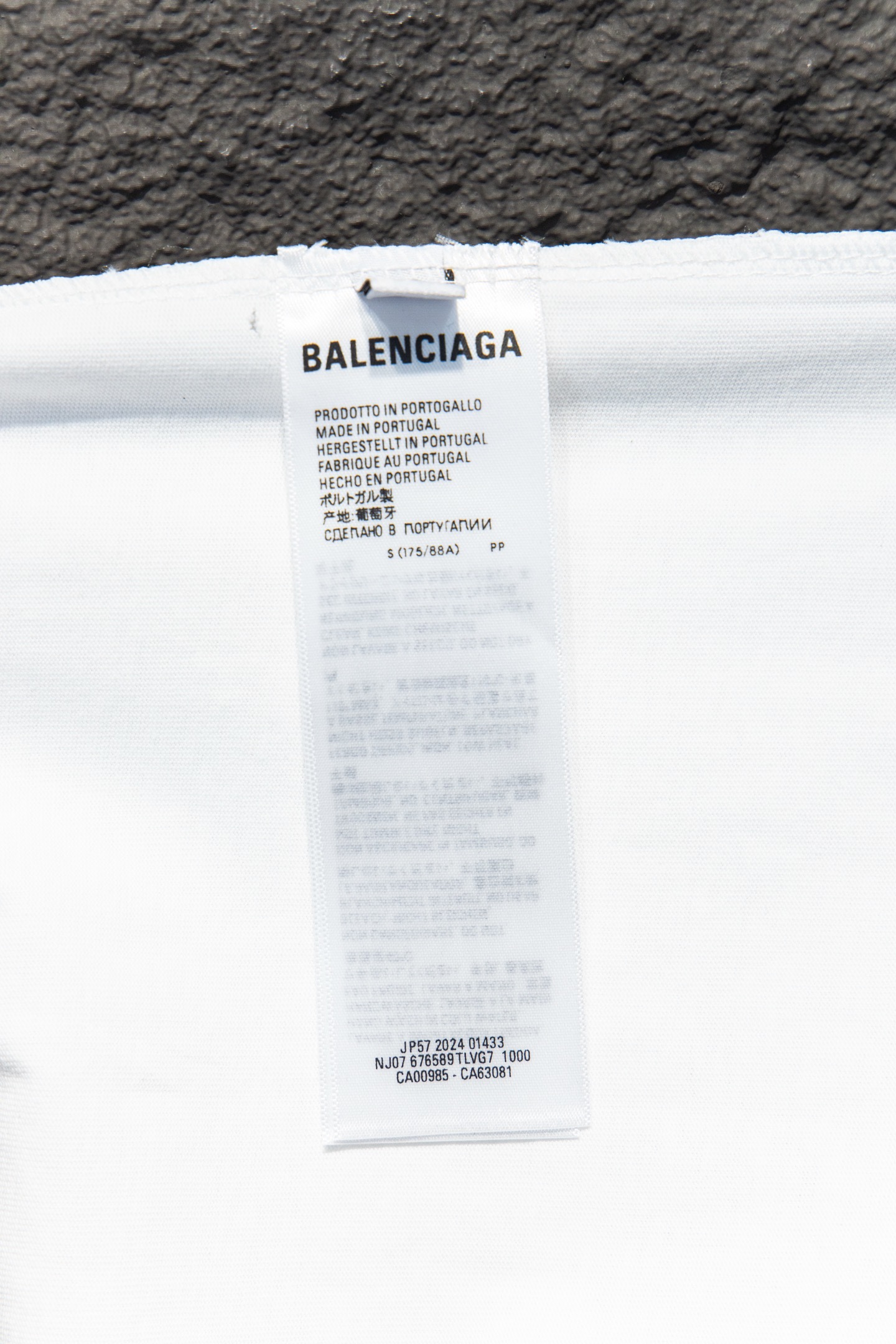 BALENCI*GA 联名可乐短袖T•25ss
⚠️ZP开发定织定染面料、颜色 印花、版型。
采