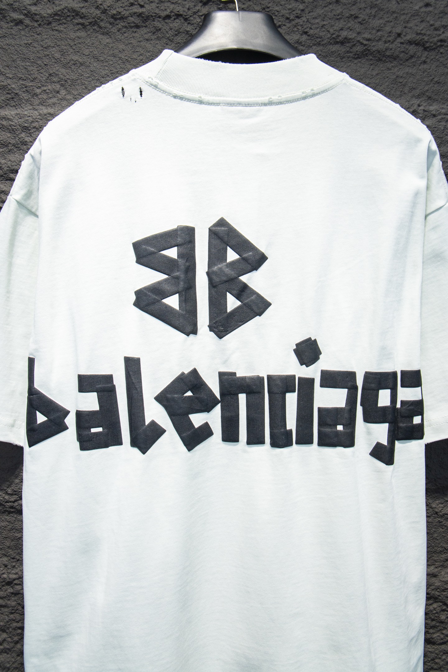 
Balenciaga.25SS
⚠️抢购ZP开发定染面料色.破洞.印花.水洗.做旧.版型.

采用32