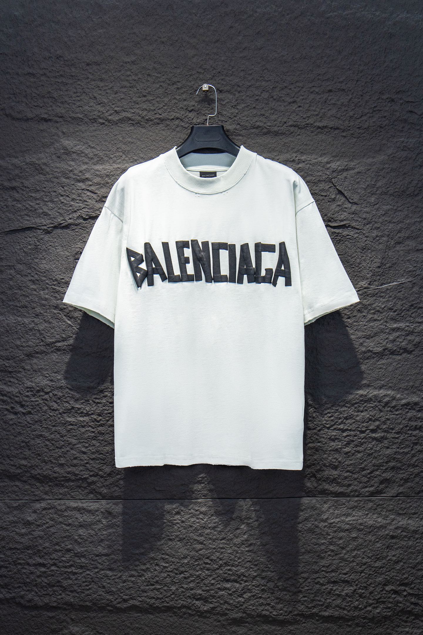 
Balenciaga.25SS
⚠️抢购ZP开发定染面料色.破洞.印花.水洗.做旧.版型.

采用32