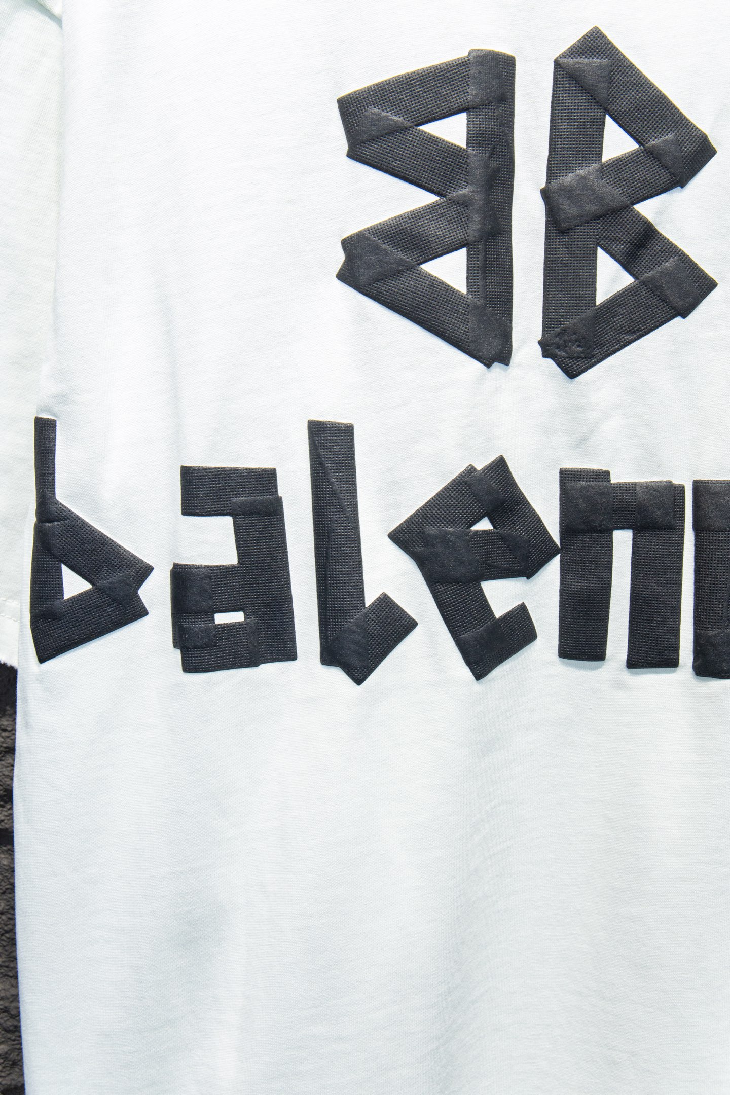 
Balenciaga.25SS
⚠️抢购ZP开发定染面料色.破洞.印花.水洗.做旧.版型.

采用32
