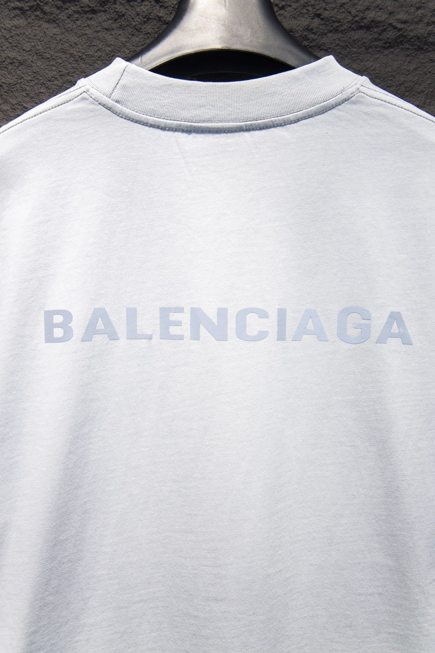 Balenciaga.25SS
⚠️抢购ZP开发定染面料色.反光.印花.水洗..版型.
采用32S/