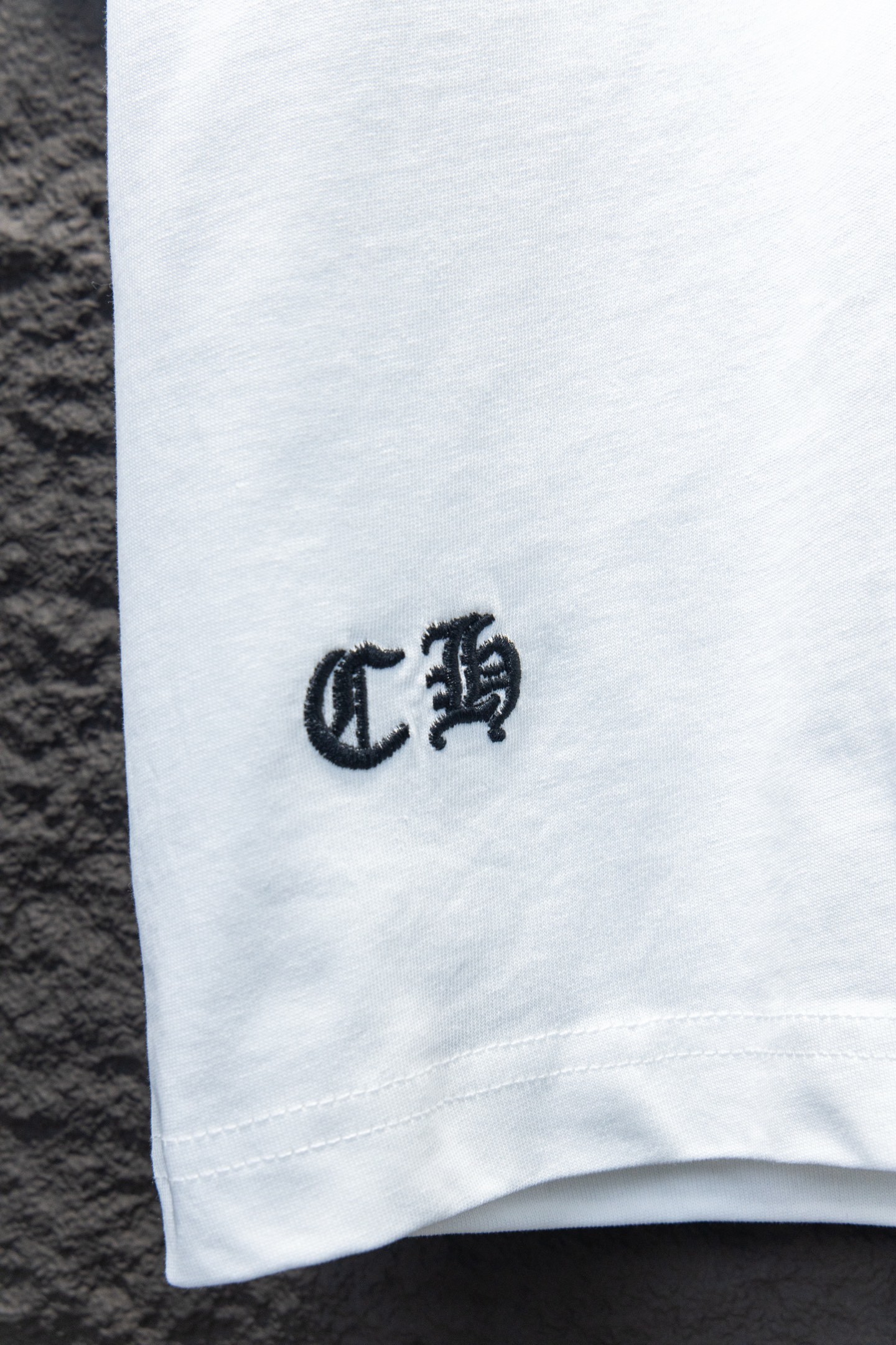 Chrome hearts 25FW
今年大火的克罗心款太🉑️了
前幅胸口进口皮标选用ZP材料 1