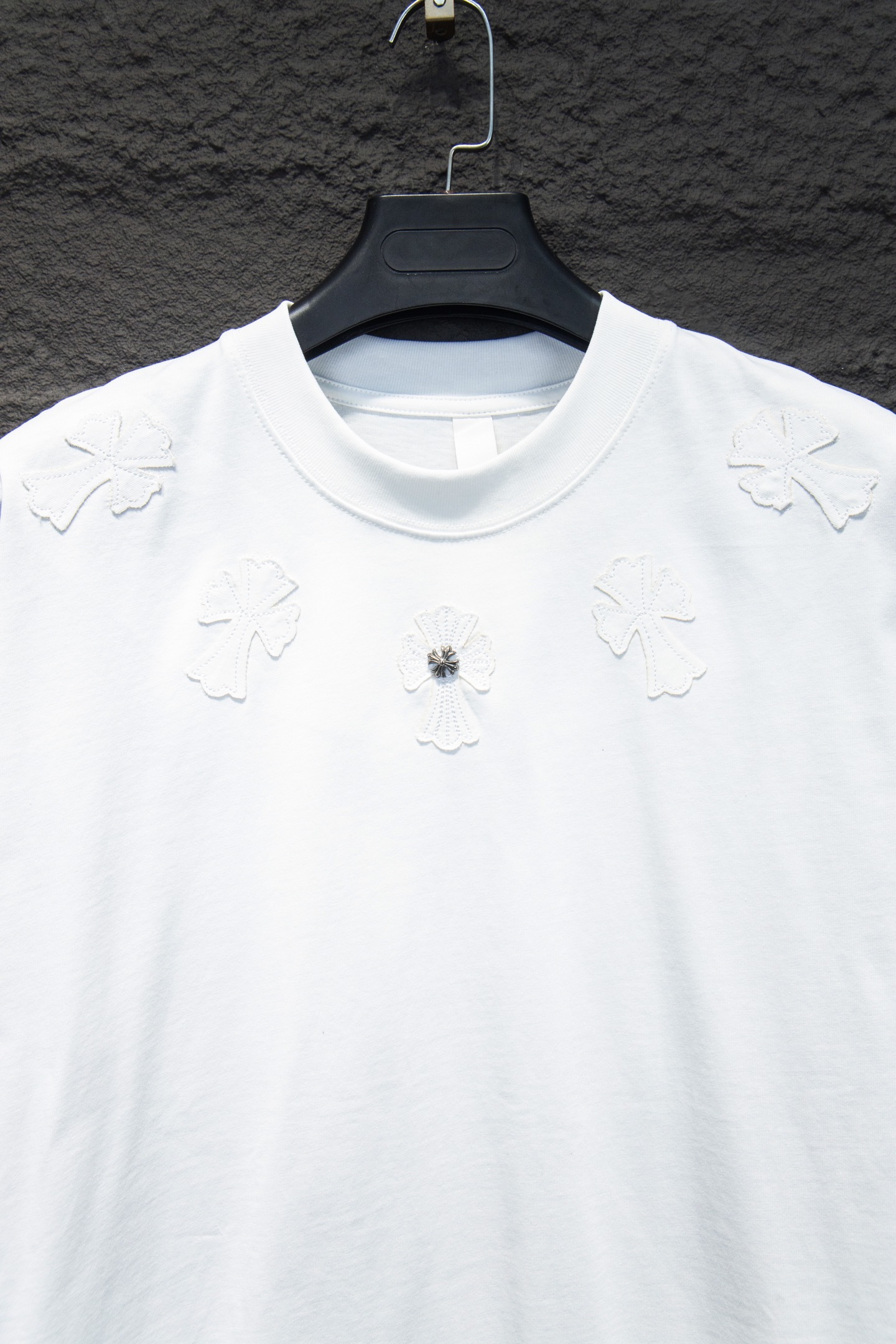 Chrome hearts 25FW
今年大火的克罗心款太🉑️了
前幅胸口进口皮标选用ZP材料 1