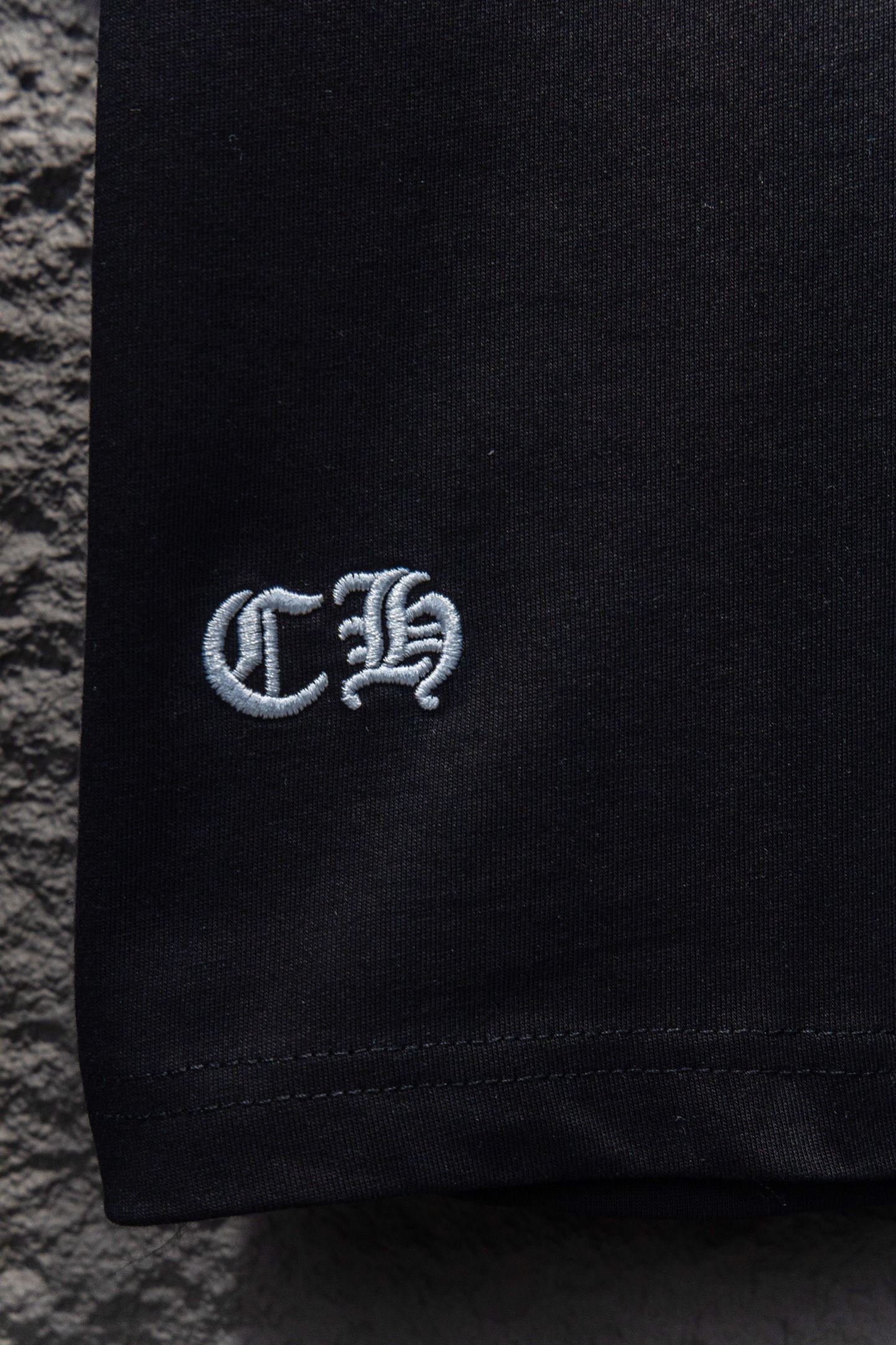 Chrome hearts 25FW
今年大火的克罗心款太🉑️了
前幅胸口进口皮标选用ZP材料 1
