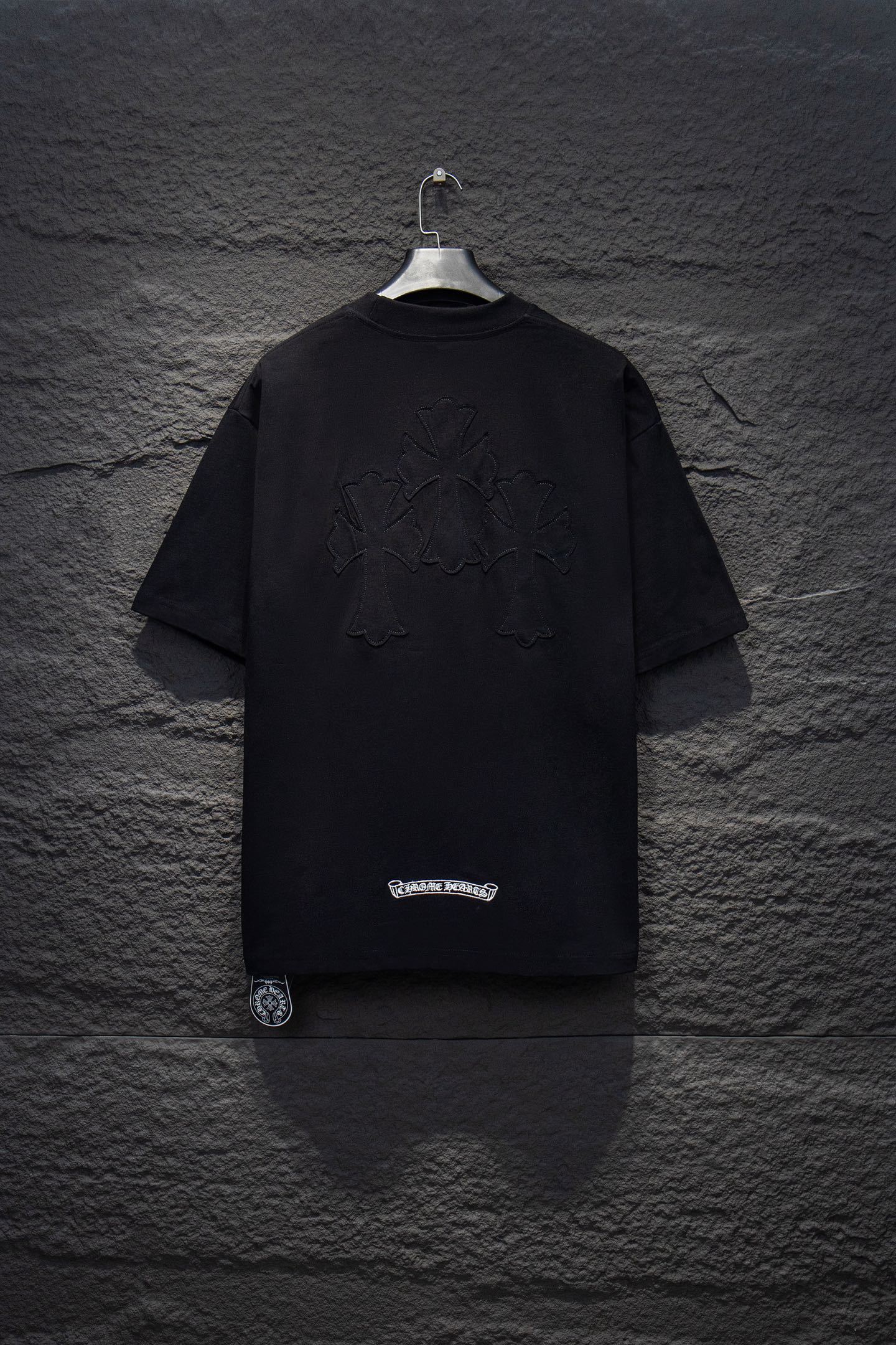 Chrome hearts 25FW
今年大火的克罗心款太🉑️了
前幅胸口进口皮标选用ZP材料 1