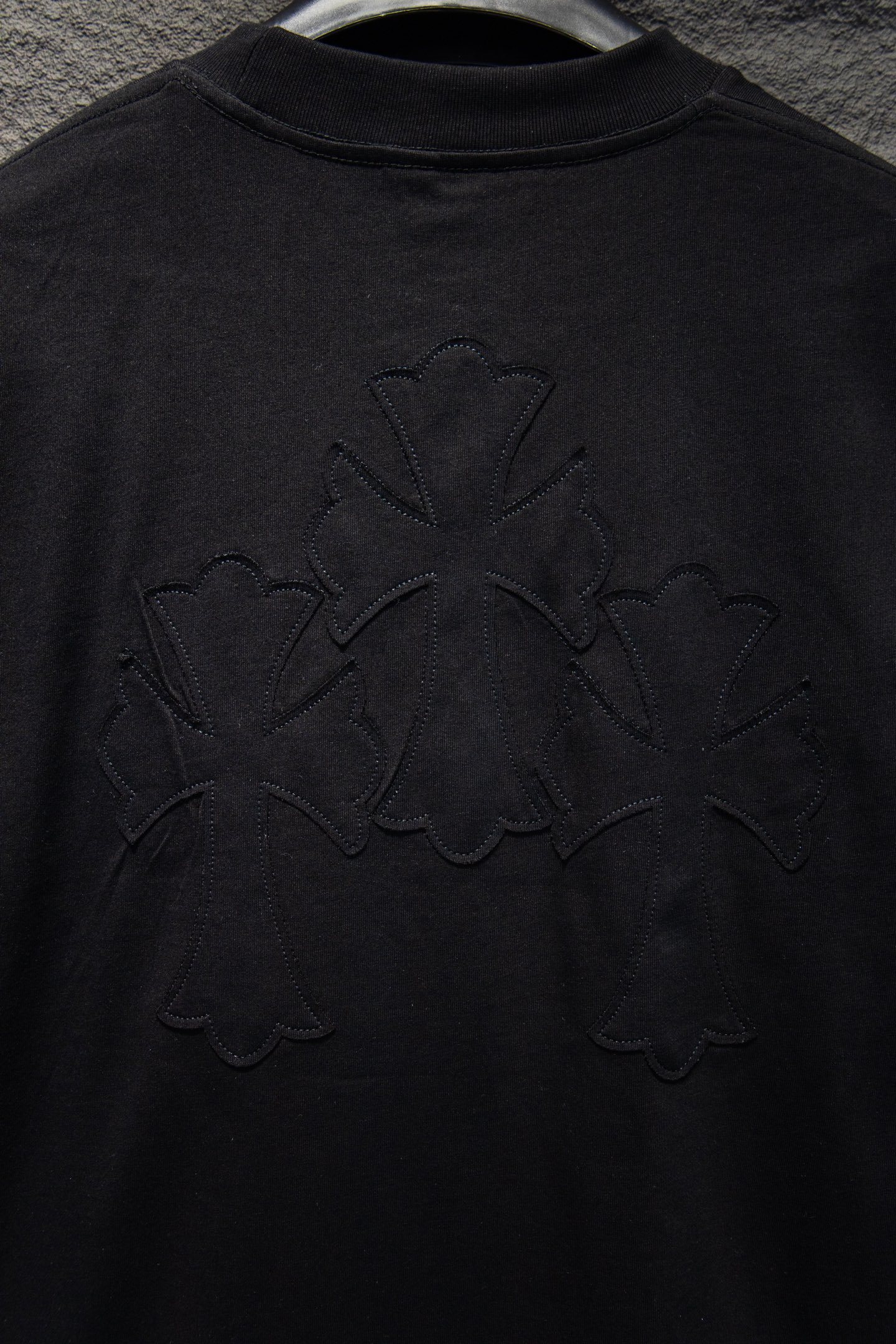 Chrome hearts 25FW
今年大火的克罗心款太🉑️了
前幅胸口进口皮标选用ZP材料 1