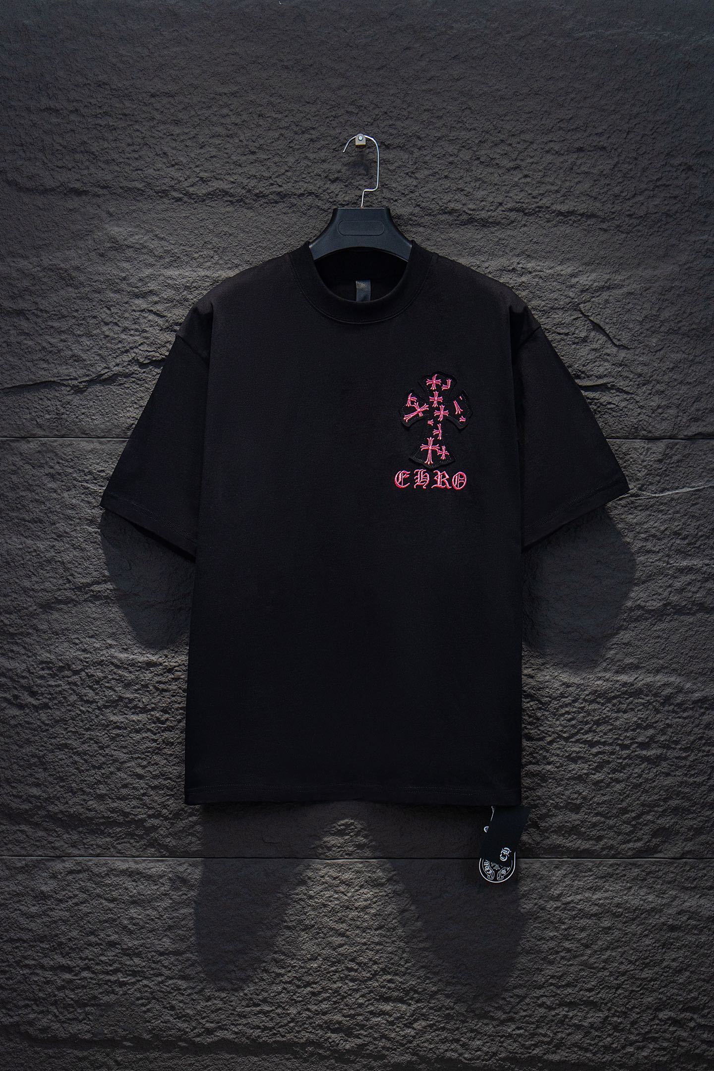 Chrome hearts 25FW
今年大火的克罗心款太🉑️了
前幅胸口进口皮标选用ZP材料 1