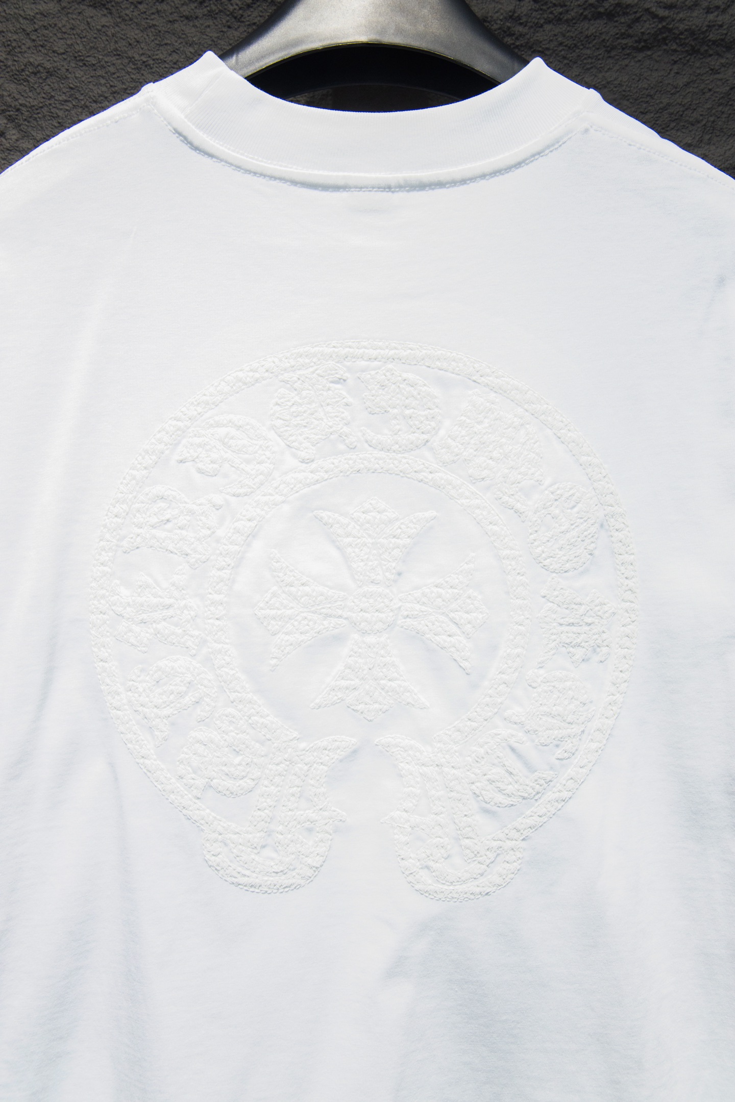
Chrome hearts 25FW 

今年大火的克罗心款太🉑️了
前幅胸口进口皮标选用ZP材料 1
