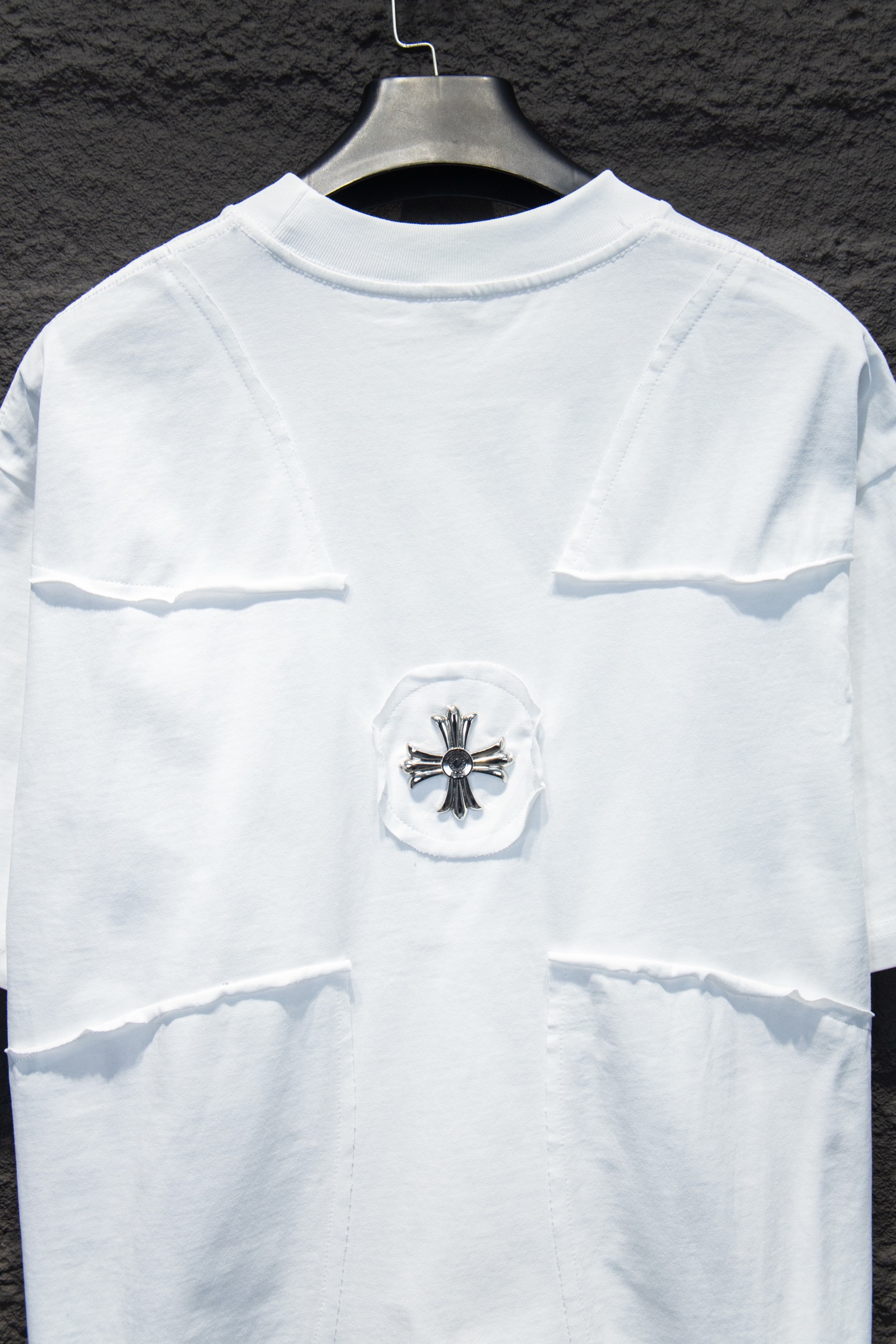 
Chrome hearts 25FW 

今年大火的克罗心款太🉑️了
前幅胸口进口皮标选用ZP材料 1