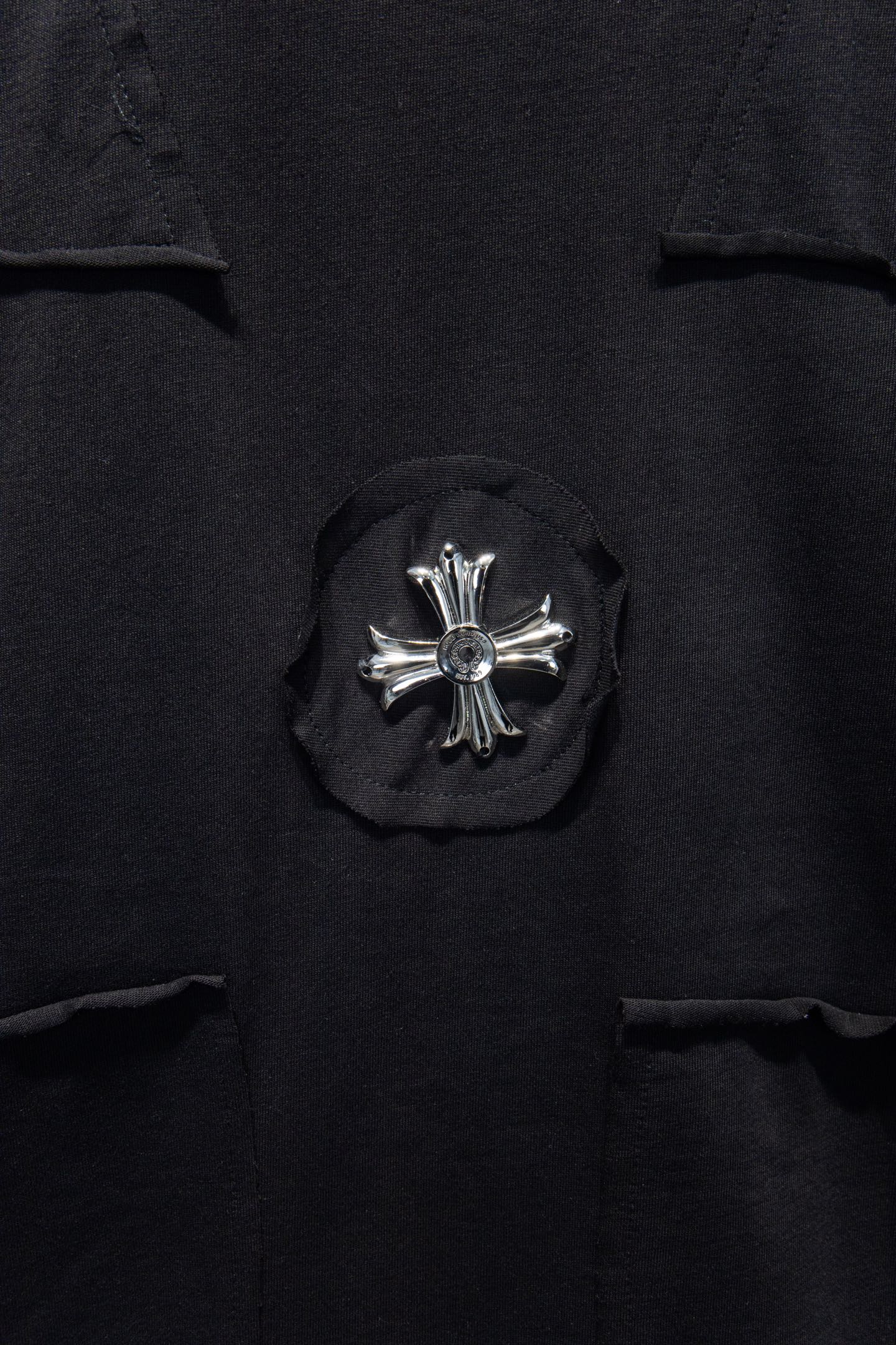 
Chrome hearts 25FW 

今年大火的克罗心款太🉑️了
前幅胸口进口皮标选用ZP材料 1