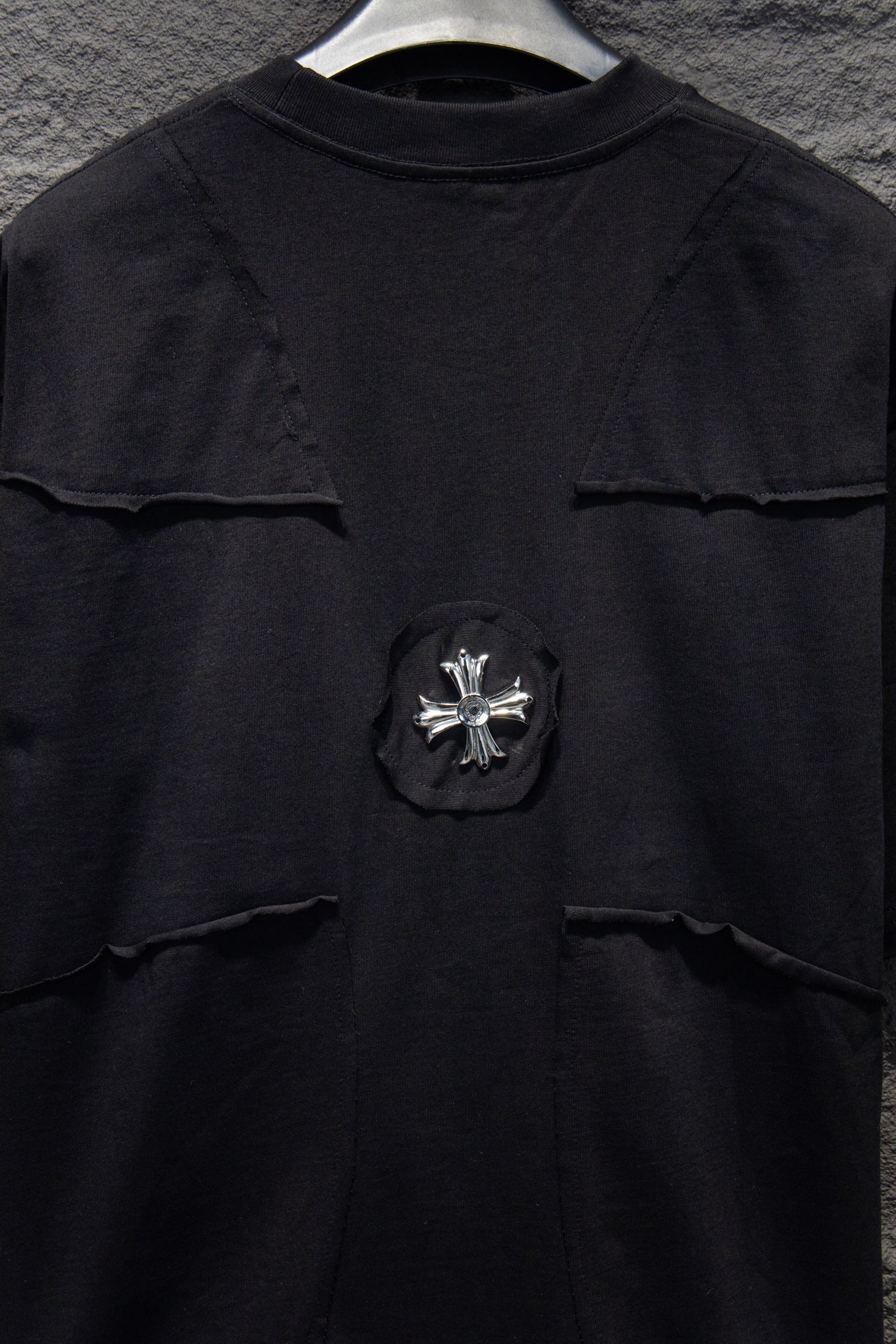 
Chrome hearts 25FW 

今年大火的克罗心款太🉑️了
前幅胸口进口皮标选用ZP材料 1