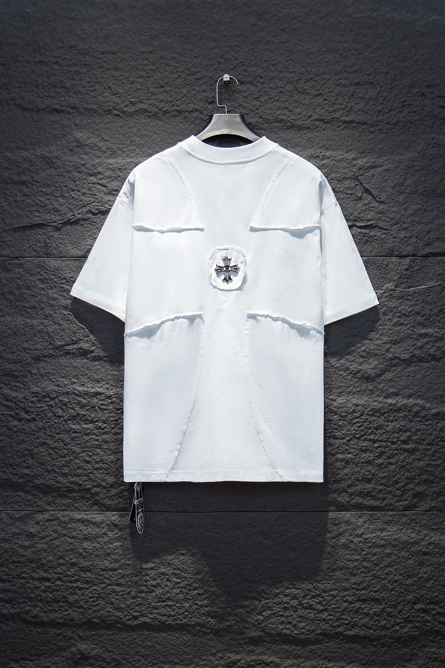 
Chrome hearts 25FW 

今年大火的克罗心款太🉑️了
前幅胸口进口皮标选用ZP材料 1