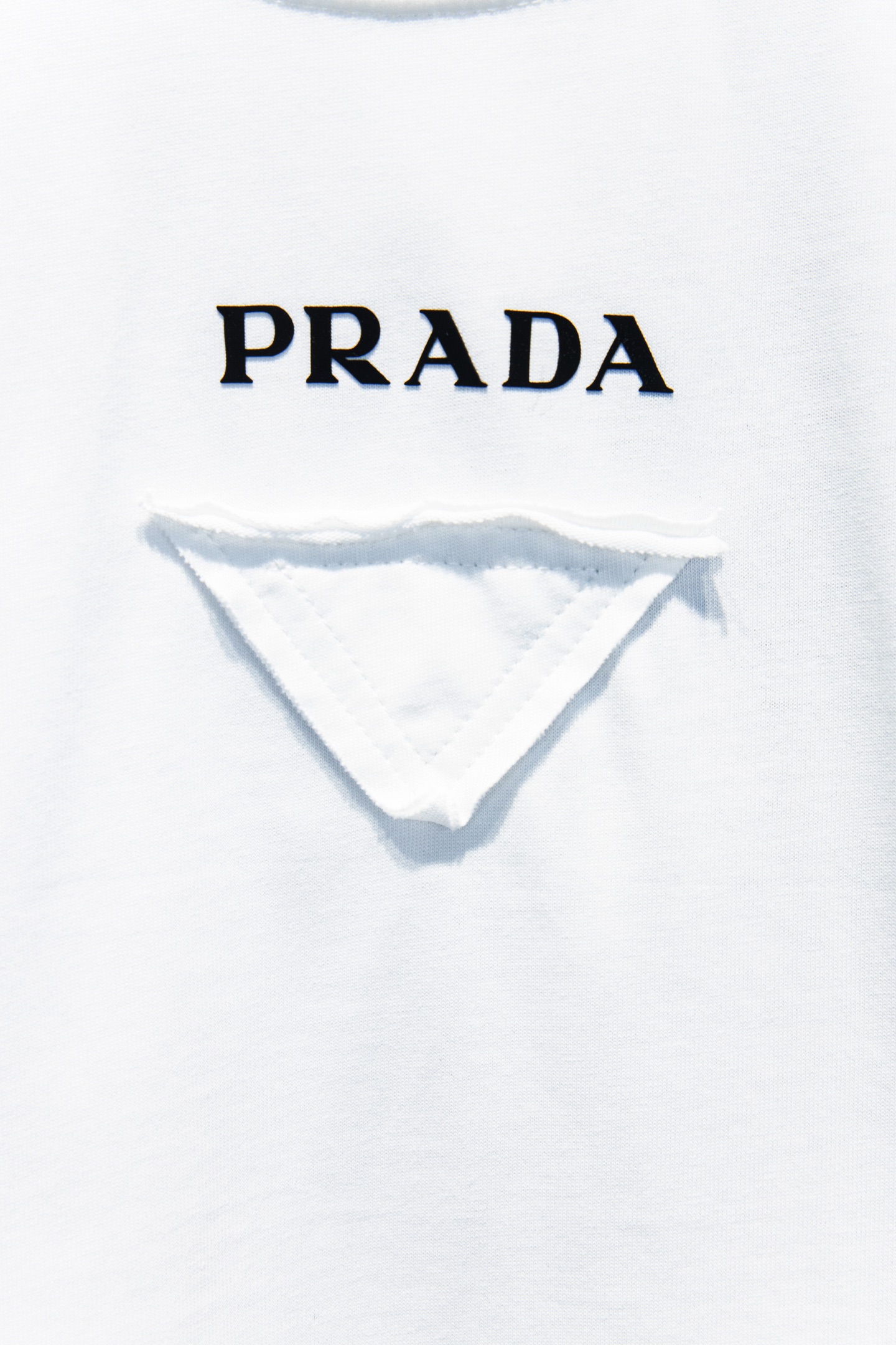 
Prada • 25ss
⚠YB定织定染面料、颜色 印花、版型 辅料

面料采用进口机器织造而成，布面