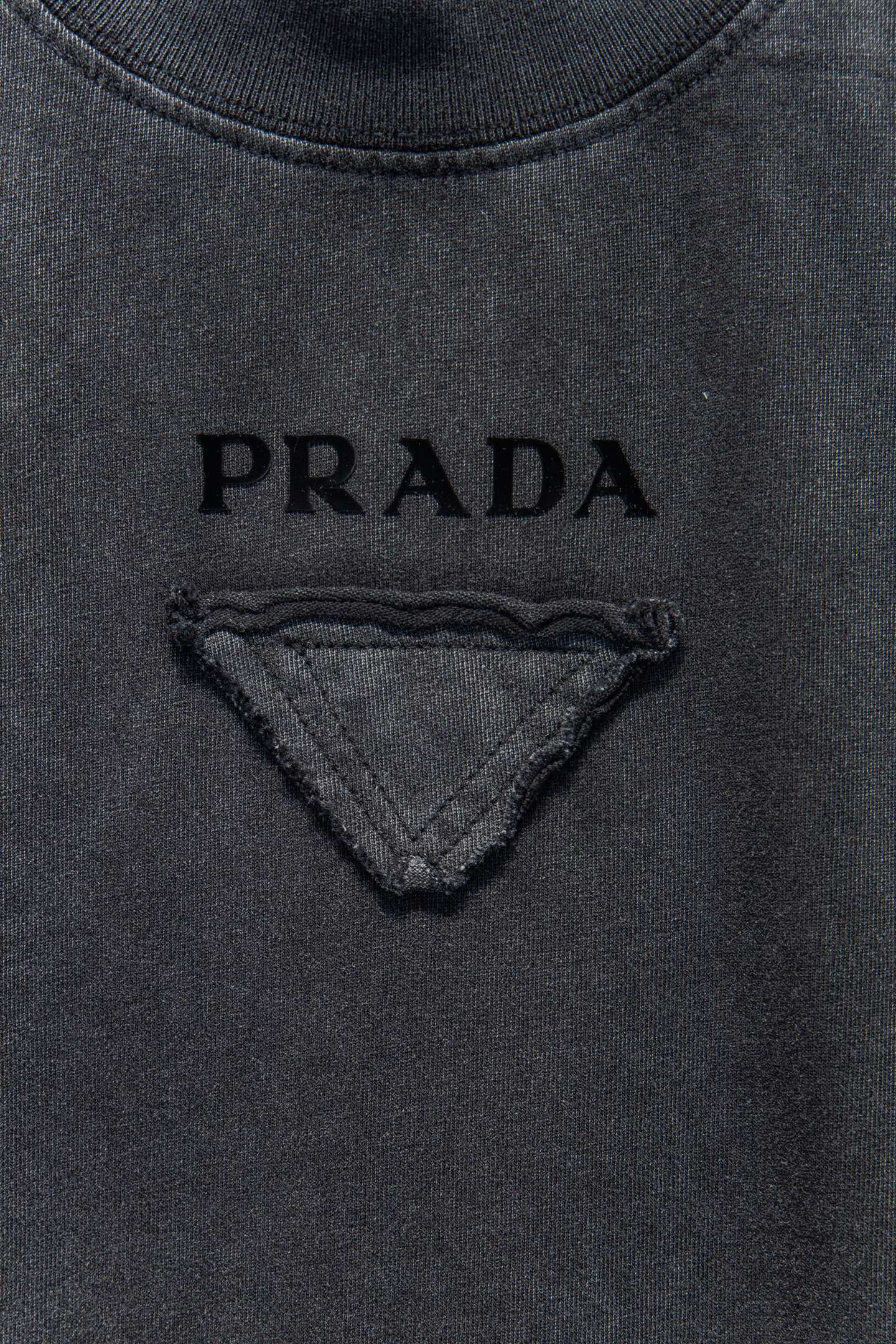 
Prada • 25ss
⚠YB定织定染面料、颜色 印花、版型 辅料

面料采用进口机器织造而成，布面