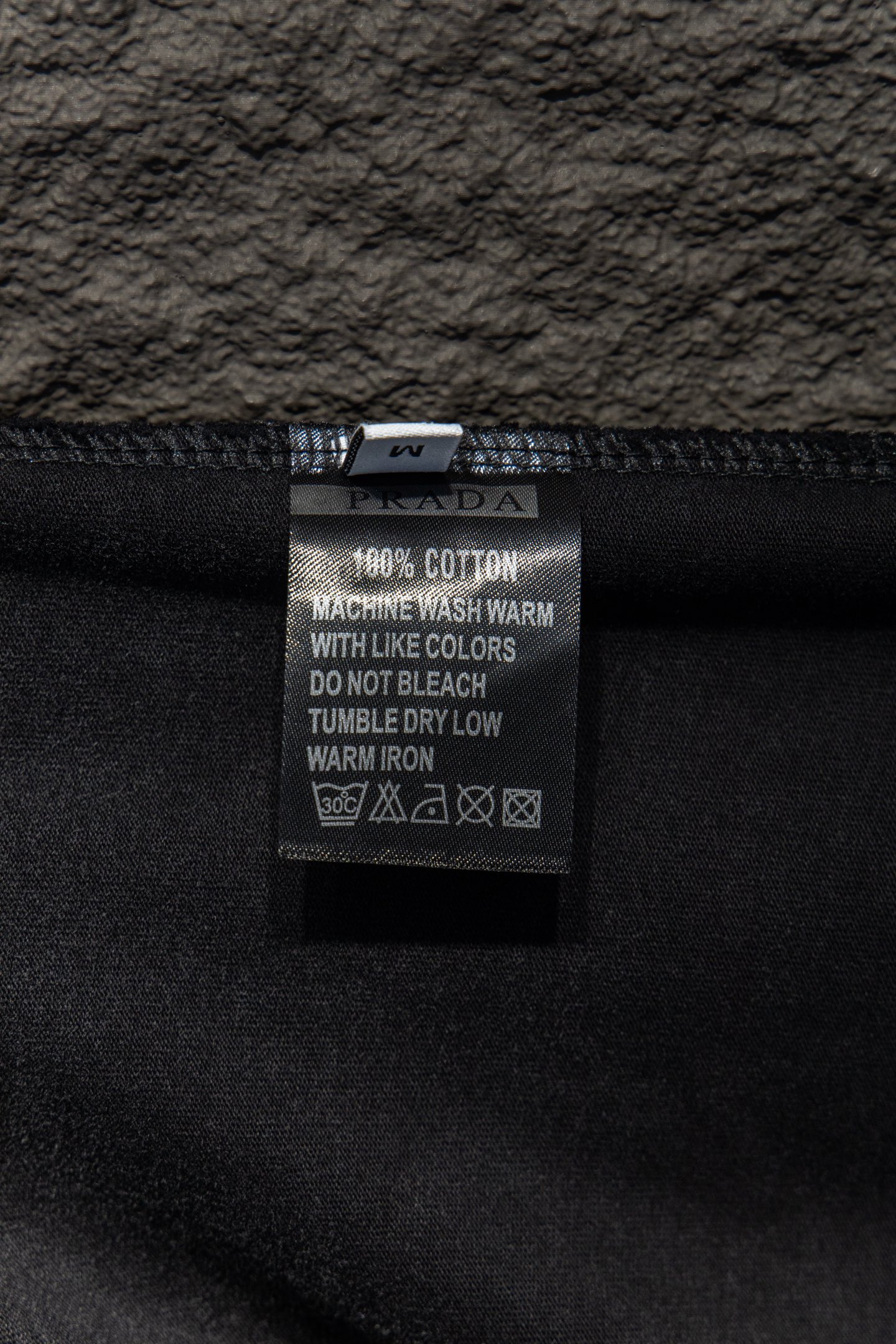 
🆕Prada 25ss
os版型真的很迷人 
普家也真的是绝绝子
每一季新品版型都做到极致
实穿度很高