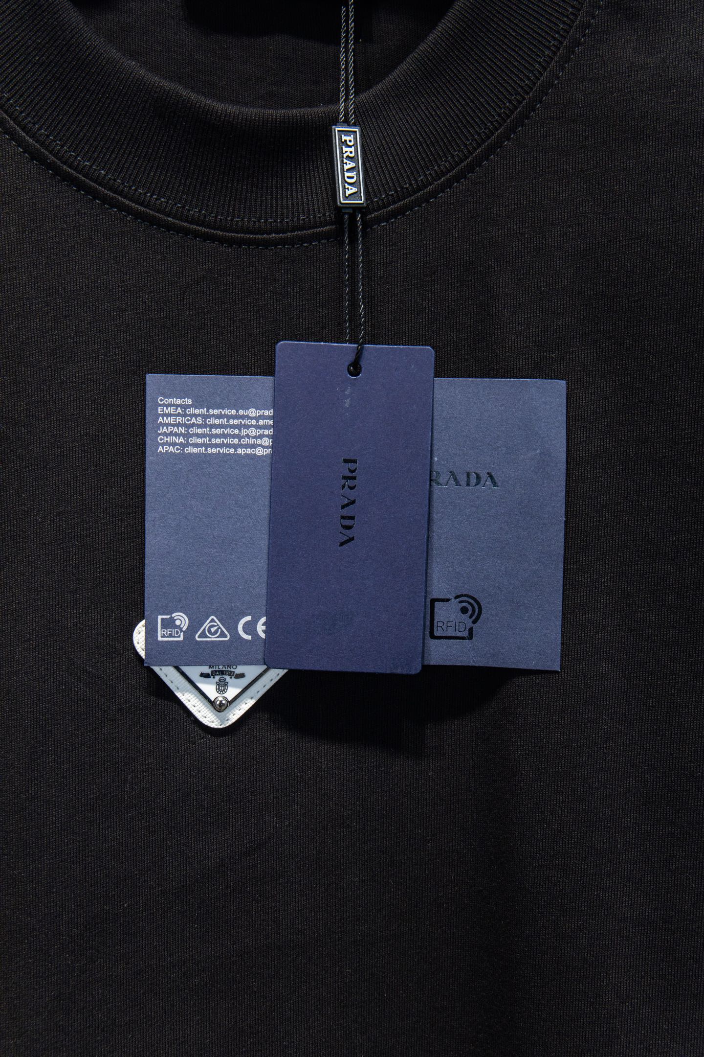 
🆕Prada 25ss
os版型真的很迷人 
普家也真的是绝绝子
每一季新品版型都做到极致
实穿度很高
