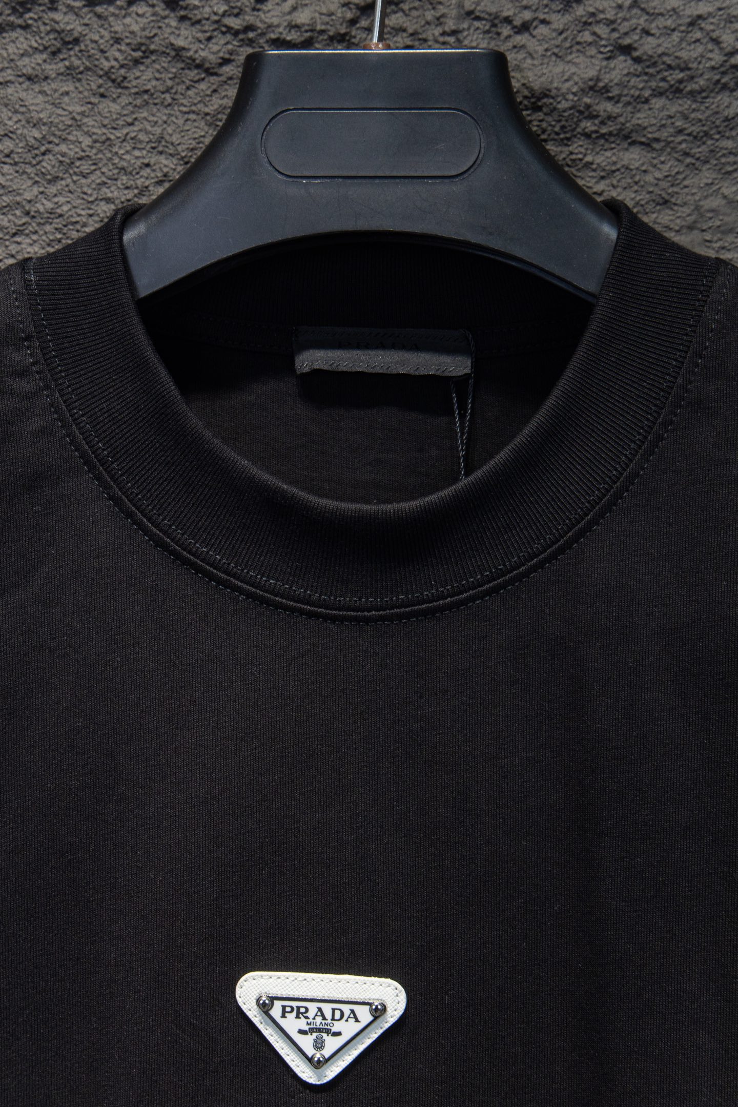 
🆕Prada 25ss
os版型真的很迷人 
普家也真的是绝绝子
每一季新品版型都做到极致
实穿度很高