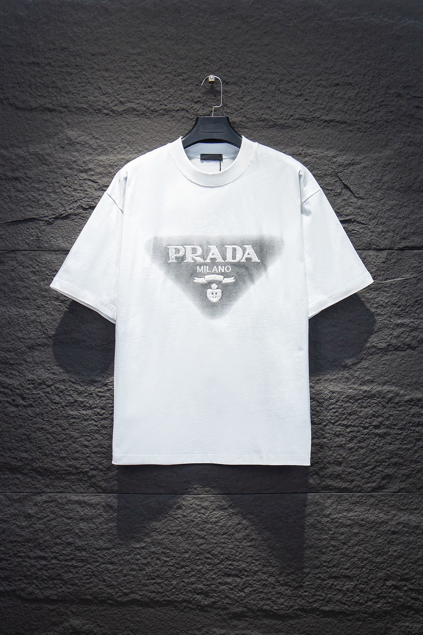 🆕Prada 25ss
os版型真的很迷人
普家也真的是绝绝子
每一季新品版型都做到极致
实穿度很高