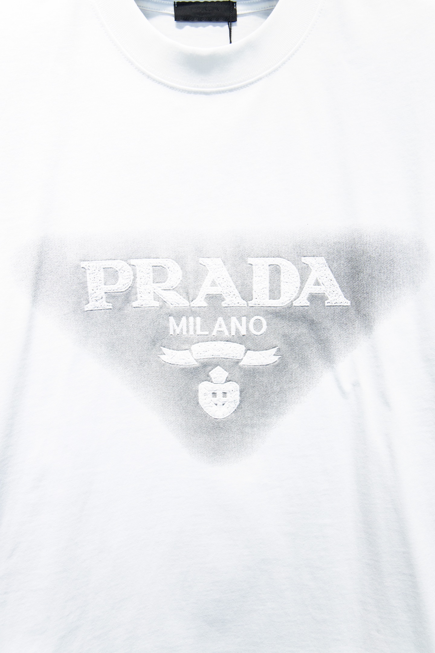 🆕Prada 25ss
os版型真的很迷人
普家也真的是绝绝子
每一季新品版型都做到极致
实穿度很高
