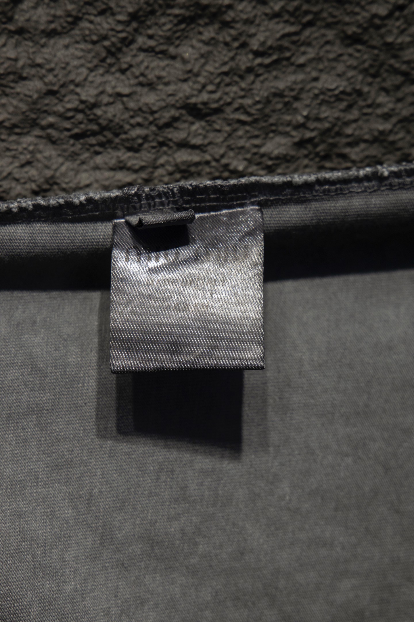 Miu Miu/缪缪 25ss 水洗做旧爱心联名款短袖喷砂黑-Chinese UA Cheap High Quatity Brand Clothes Bags handbags Sneakers wholesale wholesaler seller from China Factory suppliers Fashion Clothing Shoes best Quality Beautiful Price Miu Miu/缪缪 25ss 水洗做旧爱心联名款短袖喷砂黑