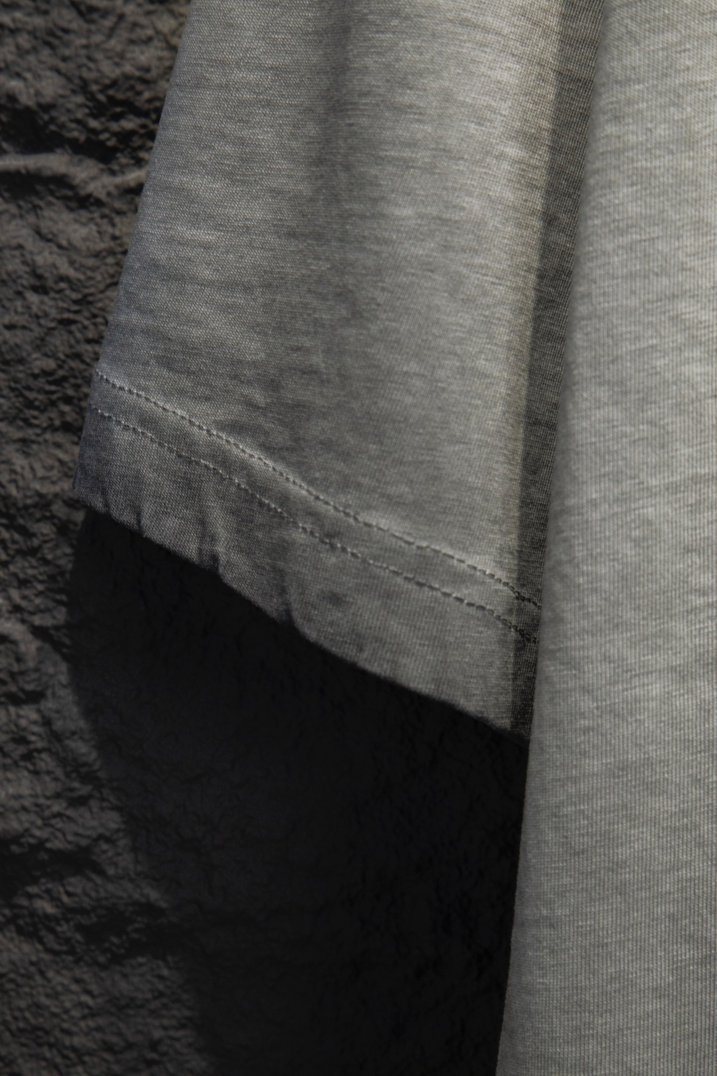 Miu Miu/缪缪 25ss 水洗做旧爱心联名款短袖喷砂黑-Chinese UA Cheap High Quatity Brand Clothes Bags handbags Sneakers wholesale wholesaler seller from China Factory suppliers Fashion Clothing Shoes best Quality Beautiful Price Miu Miu/缪缪 25ss 水洗做旧爱心联名款短袖喷砂黑