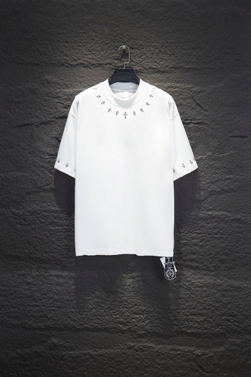Chrome Hearts Oversized T-Shirt with Cross Details - High Street Fashion 1 Chrome Hearts Oversized T-Shirt with Cross Details - High Street Fashion