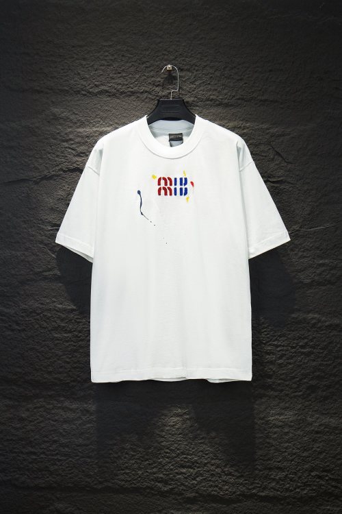 Miu Miu Style White Cotton T-Shirt with Graphic Print - Casual Comfort