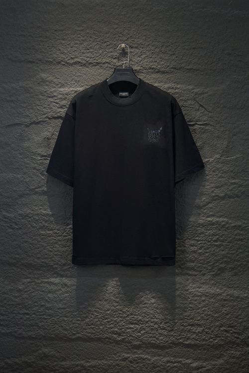 Distressed Graphic Print Oversized T-Shirt, Streetwear Short Sleeve Tee 1 Distressed Graphic Print Oversized T-Shirt, Streetwear Short Sleeve Tee
