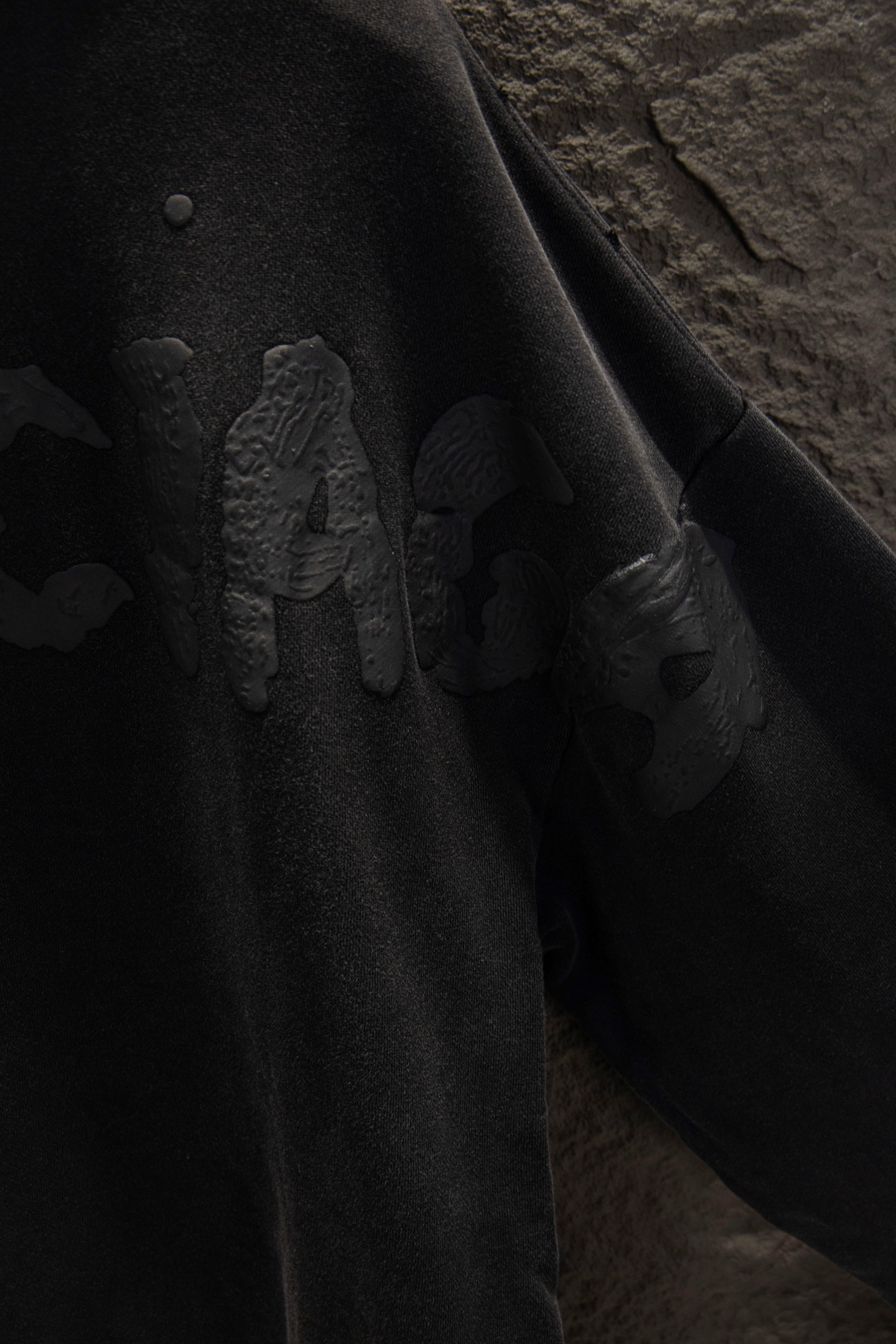 Balenciaga/巴黎世家 25ss 后背涂鸦水洗做旧连帽外套 水洗黑 红色