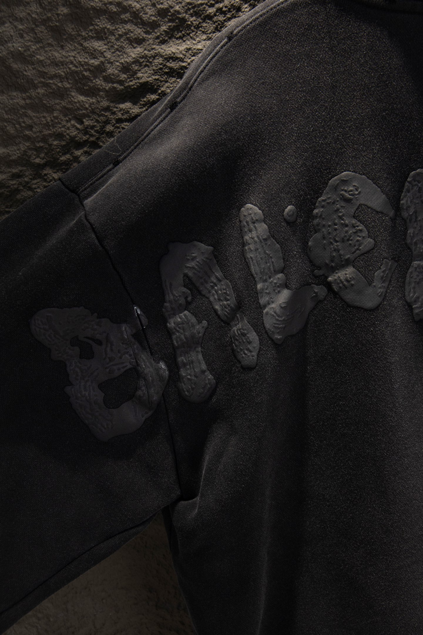 Balenciaga/巴黎世家 25ss 后背涂鸦水洗做旧连帽外套 水洗黑 红色