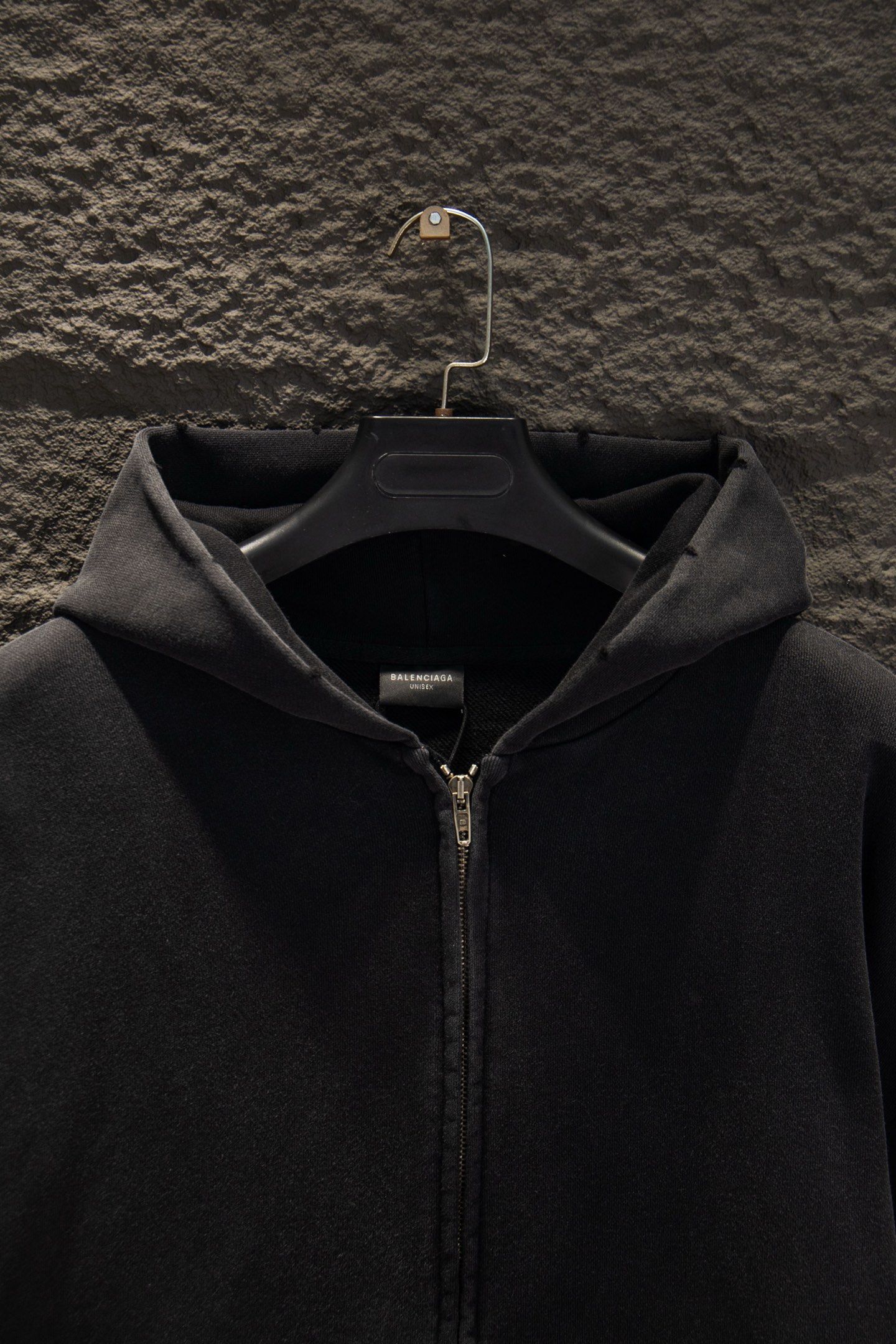 Balenciaga/巴黎世家 25ss 后背涂鸦水洗做旧连帽外套 水洗黑 红色