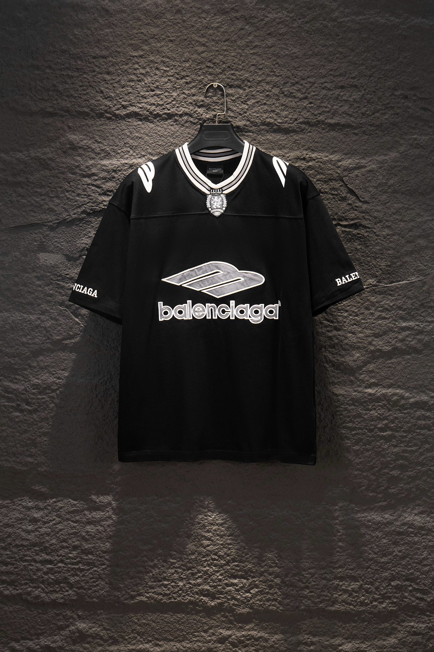 P94 🆕 Camiseta de manga corta de Balenciaga con paneles de camiseta de fútbol. El corte oversize es realmente encantad…