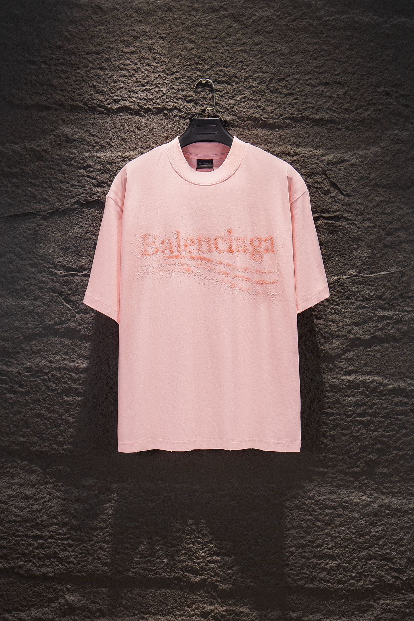 P84 🆕 Camiseta de manga corta de Balenciaga con desgastado, roto, estampado y pedrería caliente, ⚠️Tejido teñido a med…