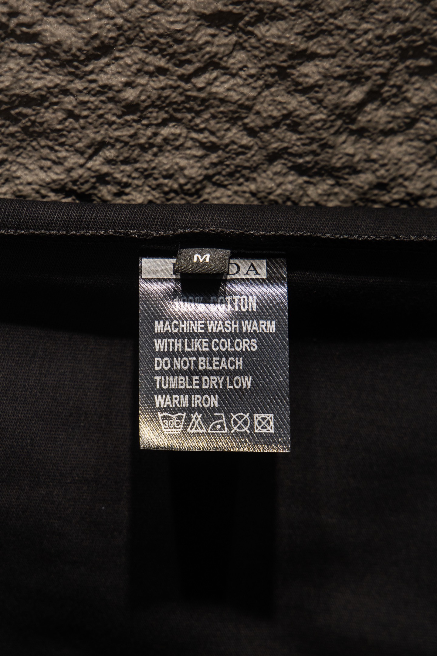 Prada/普拉达 26ss 植绒印花短袖 黑色 白色-Chinese UA Cheap High Quatity Brand Clothes Bags handbags Sneakers wholesale wholesaler seller from China Factory suppliers Fashion Clothing Shoes best Quality Beautiful Price Prada/普拉达 26ss 植绒印花短袖 黑色 白色