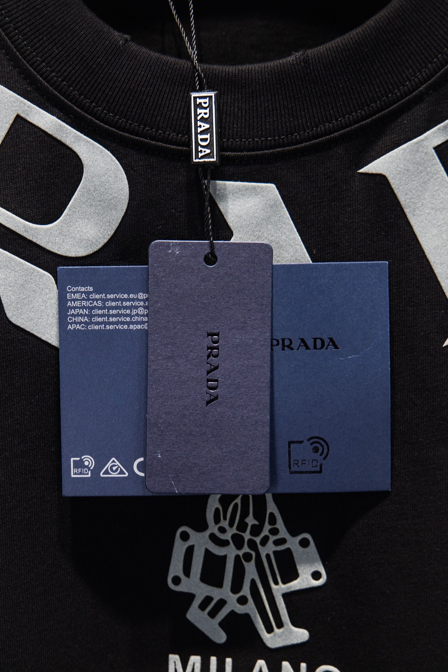 Prada/普拉达 26ss 植绒印花短袖 黑色 白色-Chinese UA Cheap High Quatity Brand Clothes Bags handbags Sneakers wholesale wholesaler seller from China Factory suppliers Fashion Clothing Shoes best Quality Beautiful Price Prada/普拉达 26ss 植绒印花短袖 黑色 白色