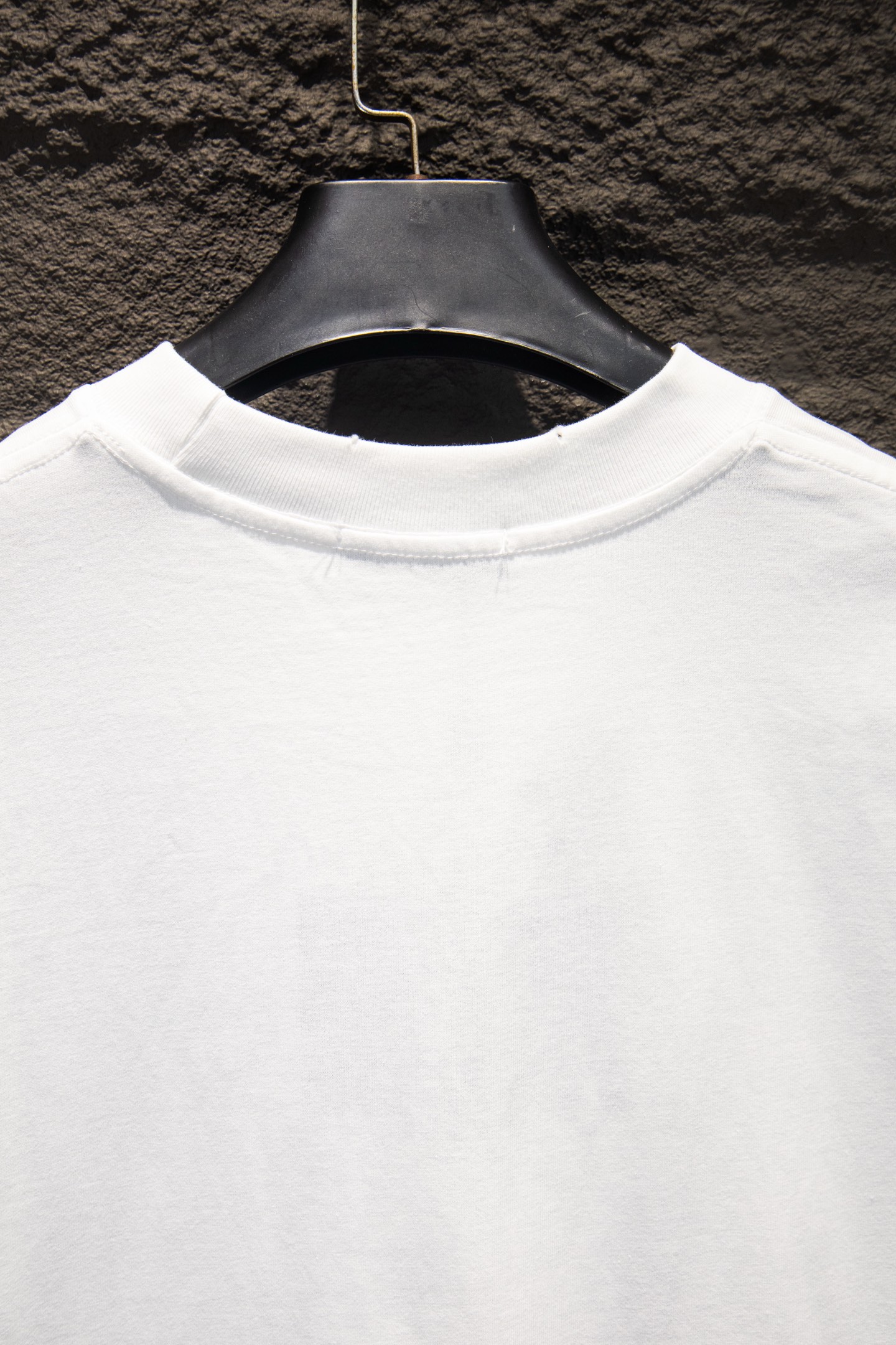 Prada/普拉达 26ss 植绒印花短袖 YB定织定染面料 黑色 白色-Top High Quatity Cheap Sneakers Fashion Clothing Clothes Bags handbags Shoes of all Brand wholesale With The best Quality And Beautiful Price from China Factory Chinese suppliers wholesaler seller Prada/普拉达 26ss 植绒印花短袖 YB定织定染面料 黑色 白色