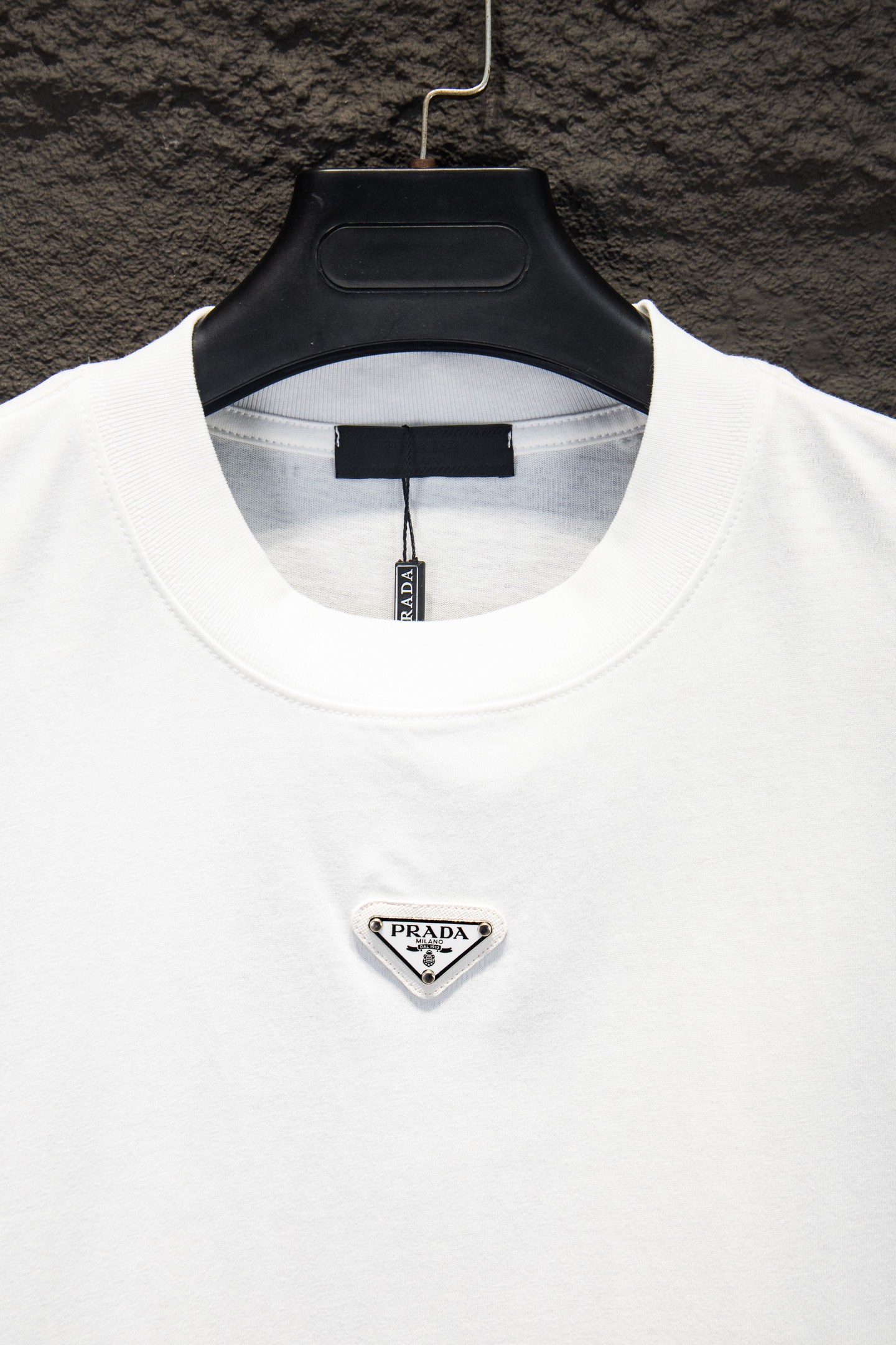 Prada/普拉达 26ss 拼接五金拉链短袖 黑色 白色-Top High Quatity Cheap Sneakers Fashion Clothing Clothes Bags handbags Shoes of all Brand wholesale With The best Quality And Beautiful Price from China Factory Chinese suppliers wholesaler seller Prada/普拉达 26ss 拼接五金拉链短袖 黑色 白色