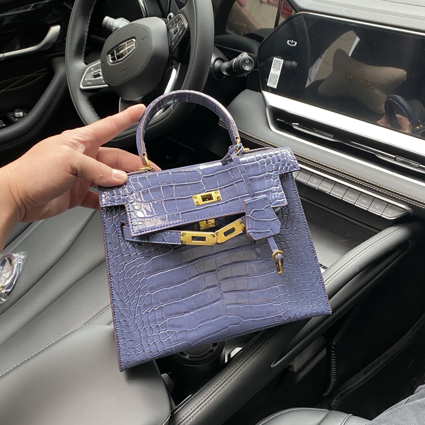 KL-25 piel de cocodrilo (hebilla dorada) azul en stock ☀️☀️☀️