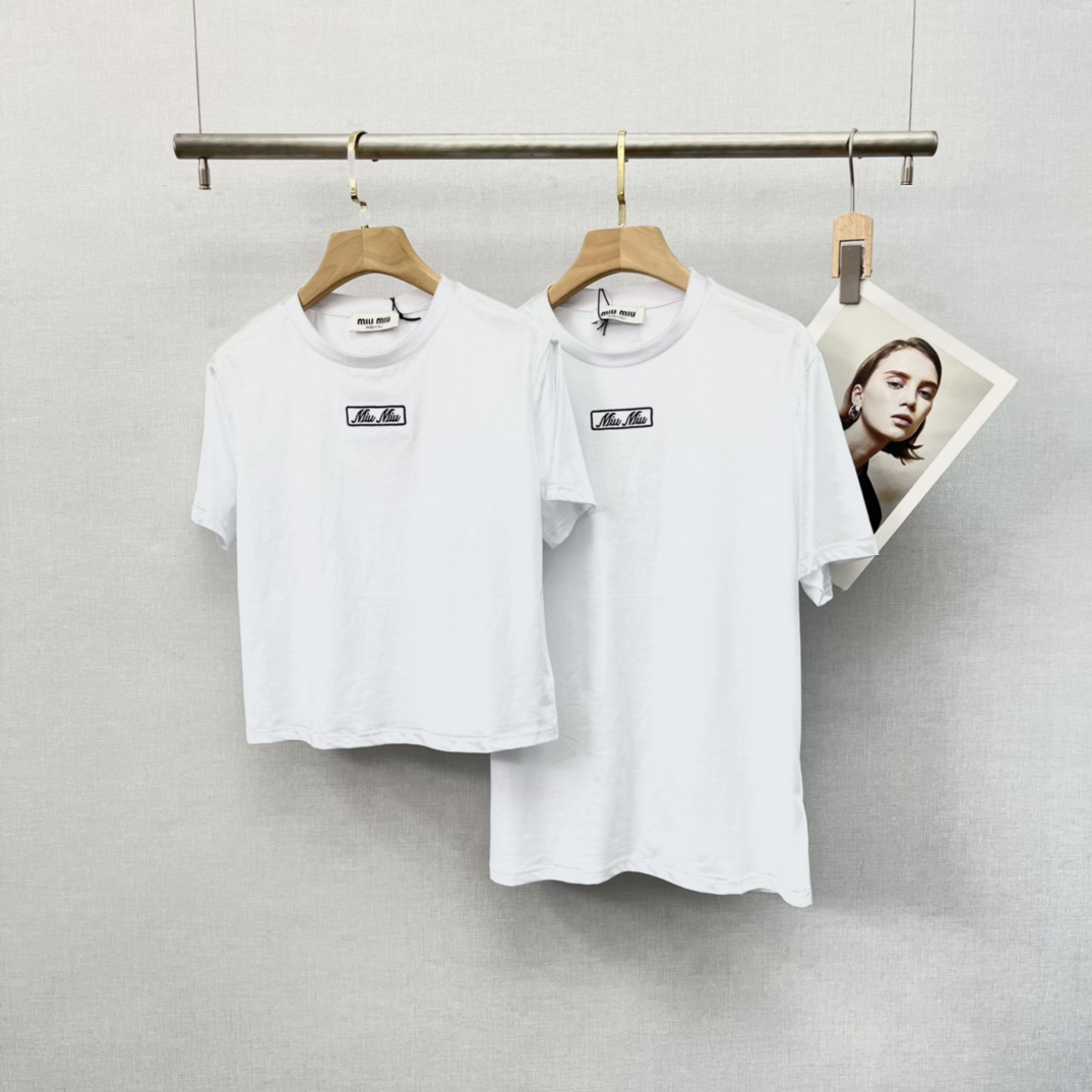 MiuMiu Vêtements T-Shirt Blanc Broderie de fleurs Coton Fashion Manches courtes