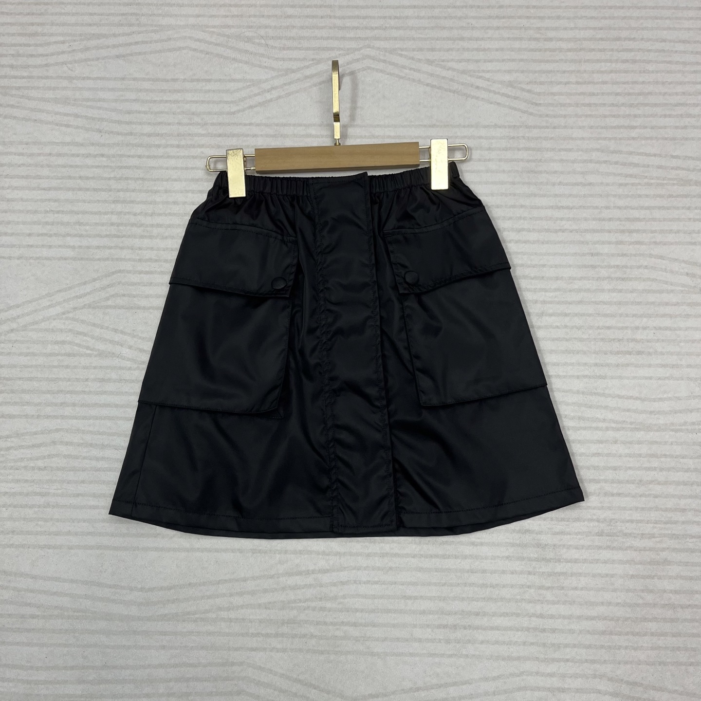 NO:324734,New spring and summer style work skirt, unlocks the fashionable password of the Year of the Snake, the font style is superb, cleverly modify the leg shape, and the long legs are instantly. Moreover, it is super versatile, with a simple top, and is capable and neat, and a personalized jacket is fully open. Size number, skirts, jackets & coats, alexander wang19860909春夏新款 工装短裙,解锁蛇年时髦密码,字版型超绝,巧妙修饰腿型,大长腿瞬间.而且它超级百搭,配简约上衣干练利落,搭个性外套气场全开 码数,,skirts,jackets & coats,alexander wang,Women's clothing