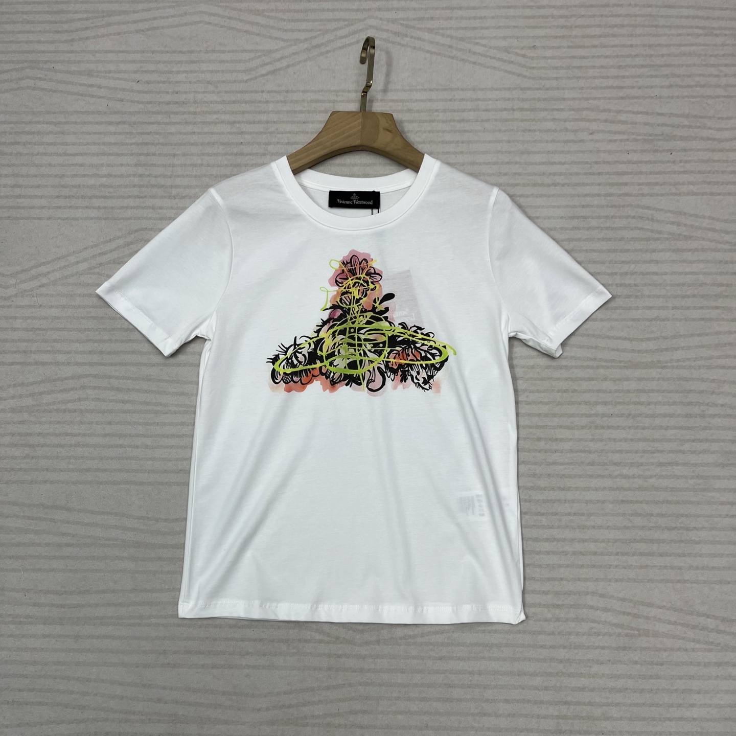 NO:328994,VivienneWestwood 2025 new summer print T-shirt, combed cotton, delicate touch, breathable and wear-resistant, super comfortable to wear with face. Color white black SML, tees, t-shirt, alexander wang19860909VivienneWestwood 2025 夏季新款 印花T恤,精梳棉打造,触感细腻,透气又耐磨,贴身穿超舒服 颜色白色 黑色 码数SML,,tees，t-shirt,alexander wang,Women's clothing
